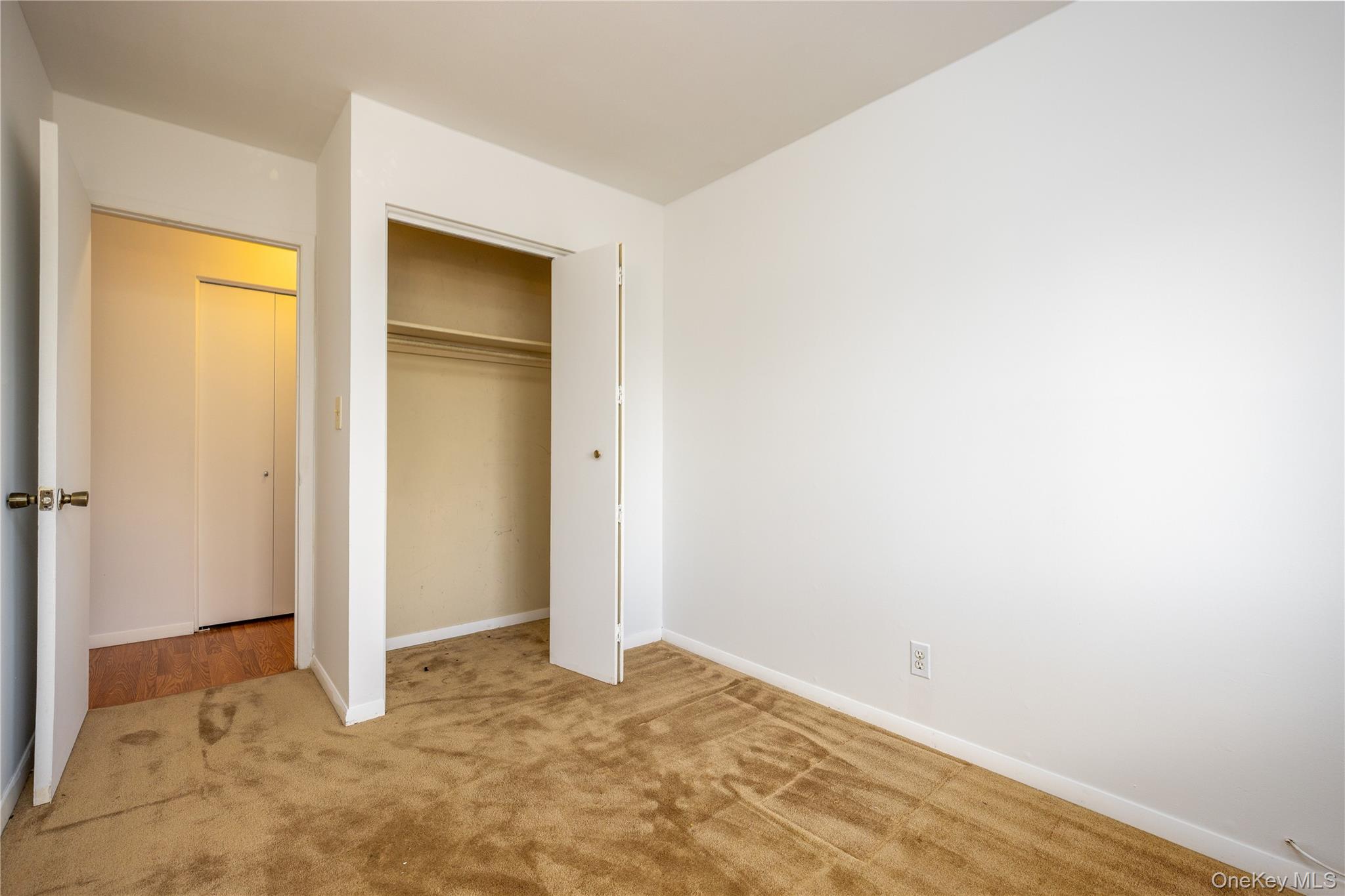 306 Old Country Road Unit: 306