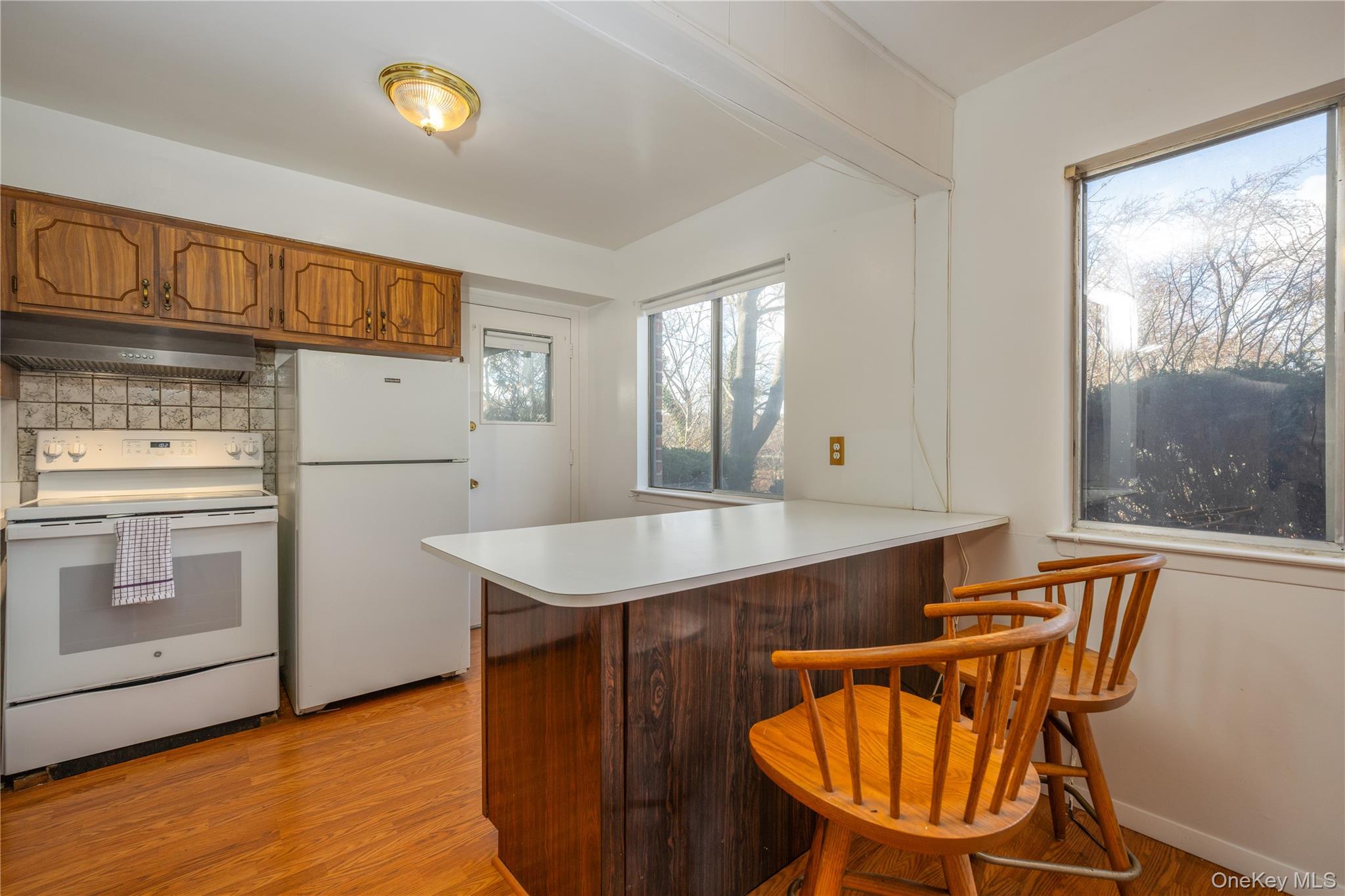 306 Old Country Road Unit: 306