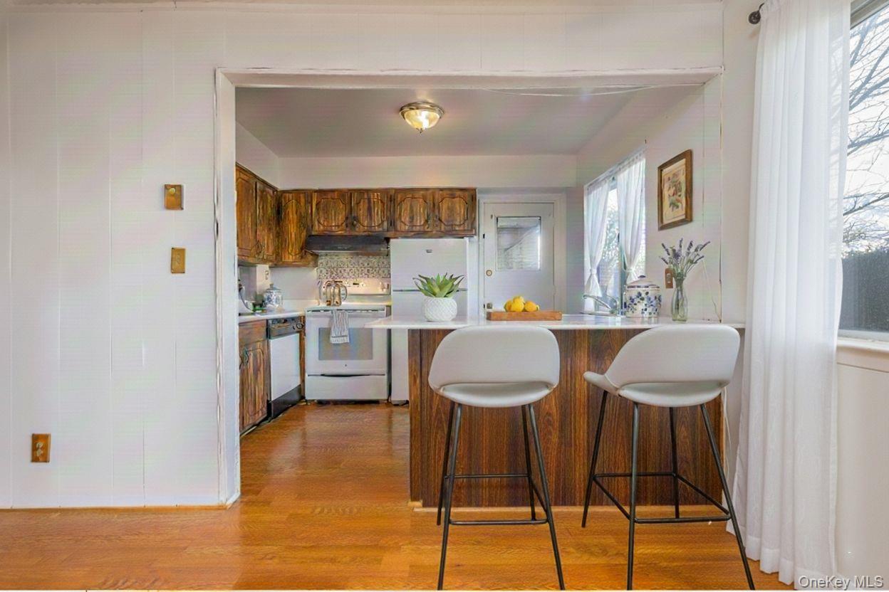 306 Old Country Road Unit: 306