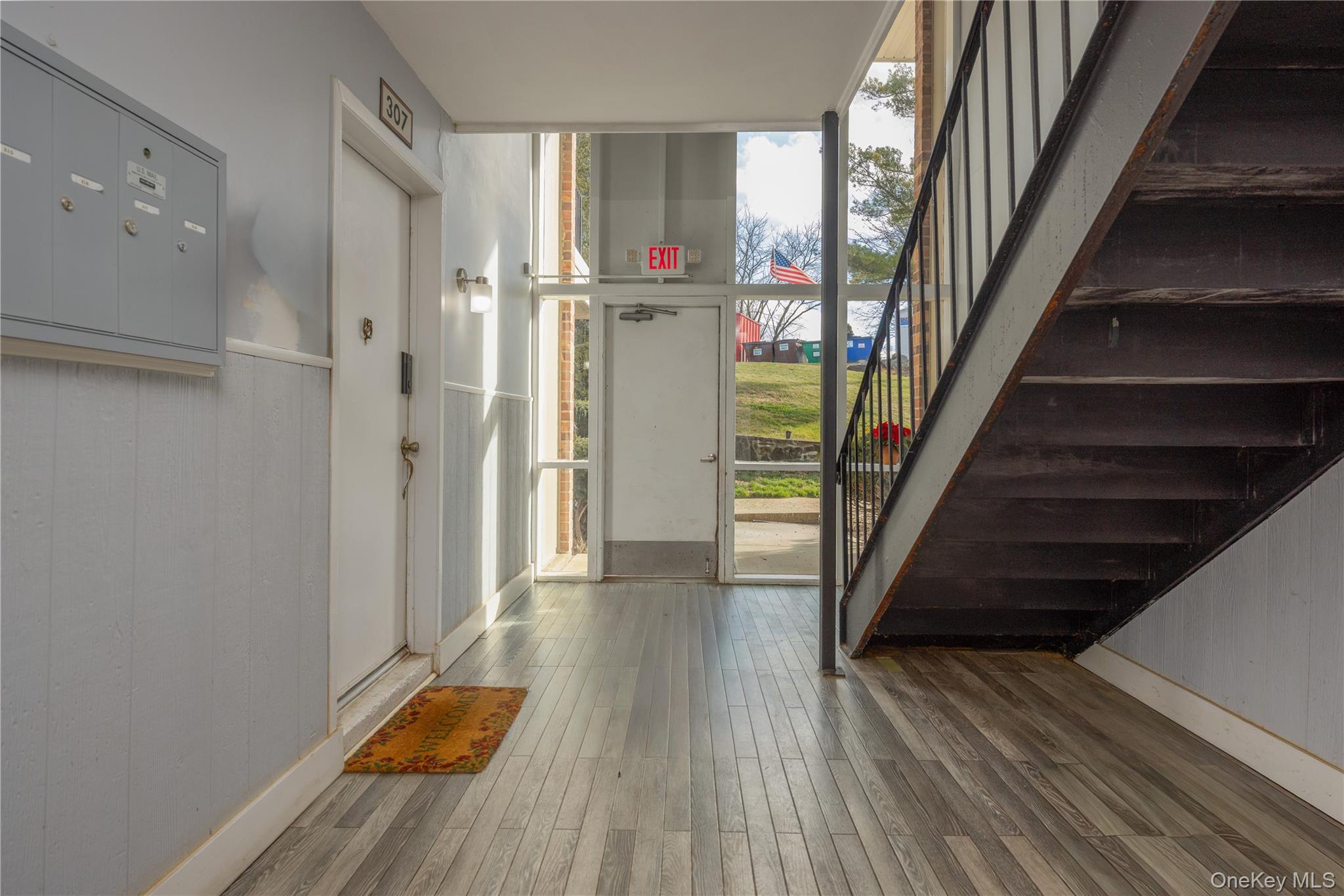 306 Old Country Road Unit: 306