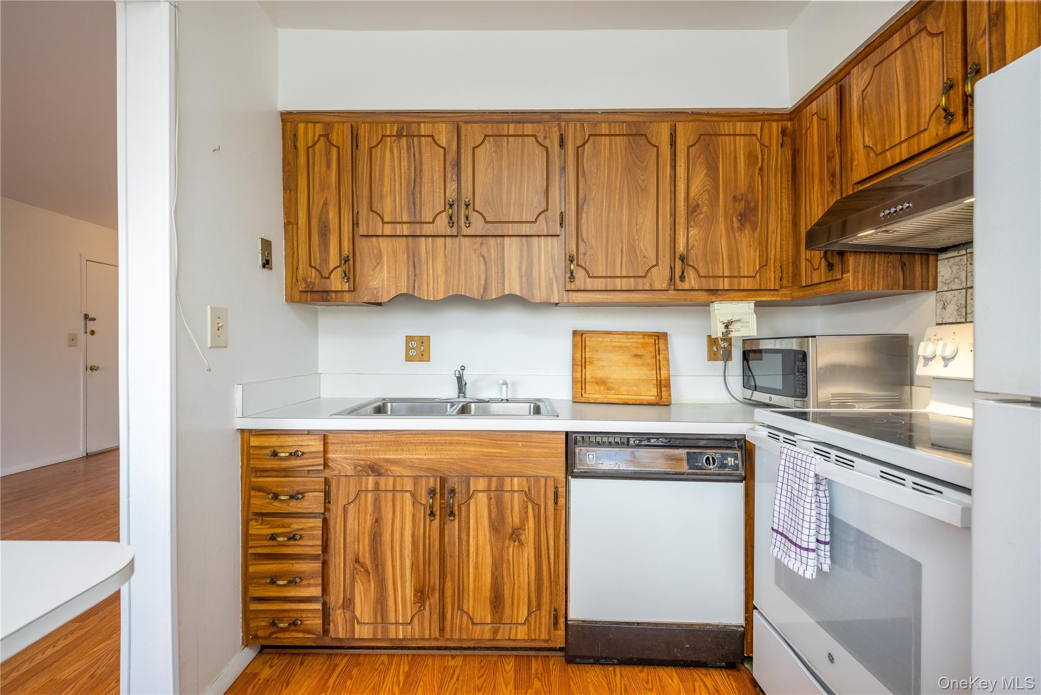 306 Old Country Road Unit: 306