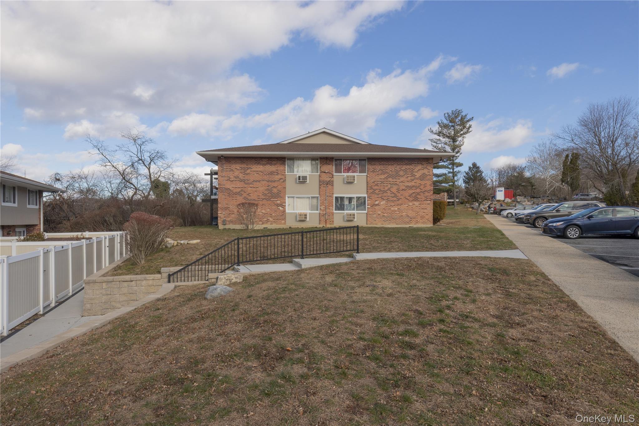 306 Old Country Road Unit: 306