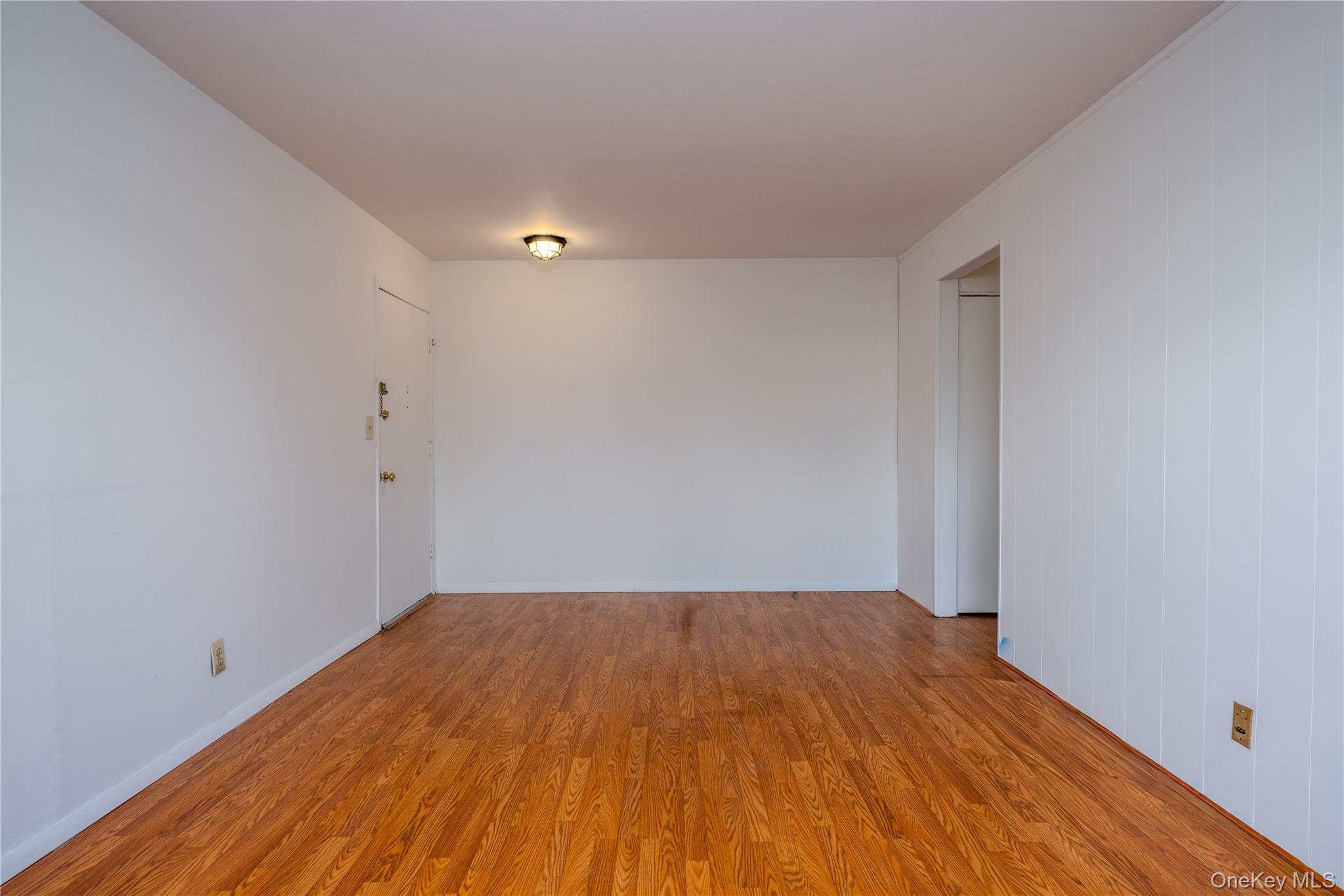 306 Old Country Road Unit: 306