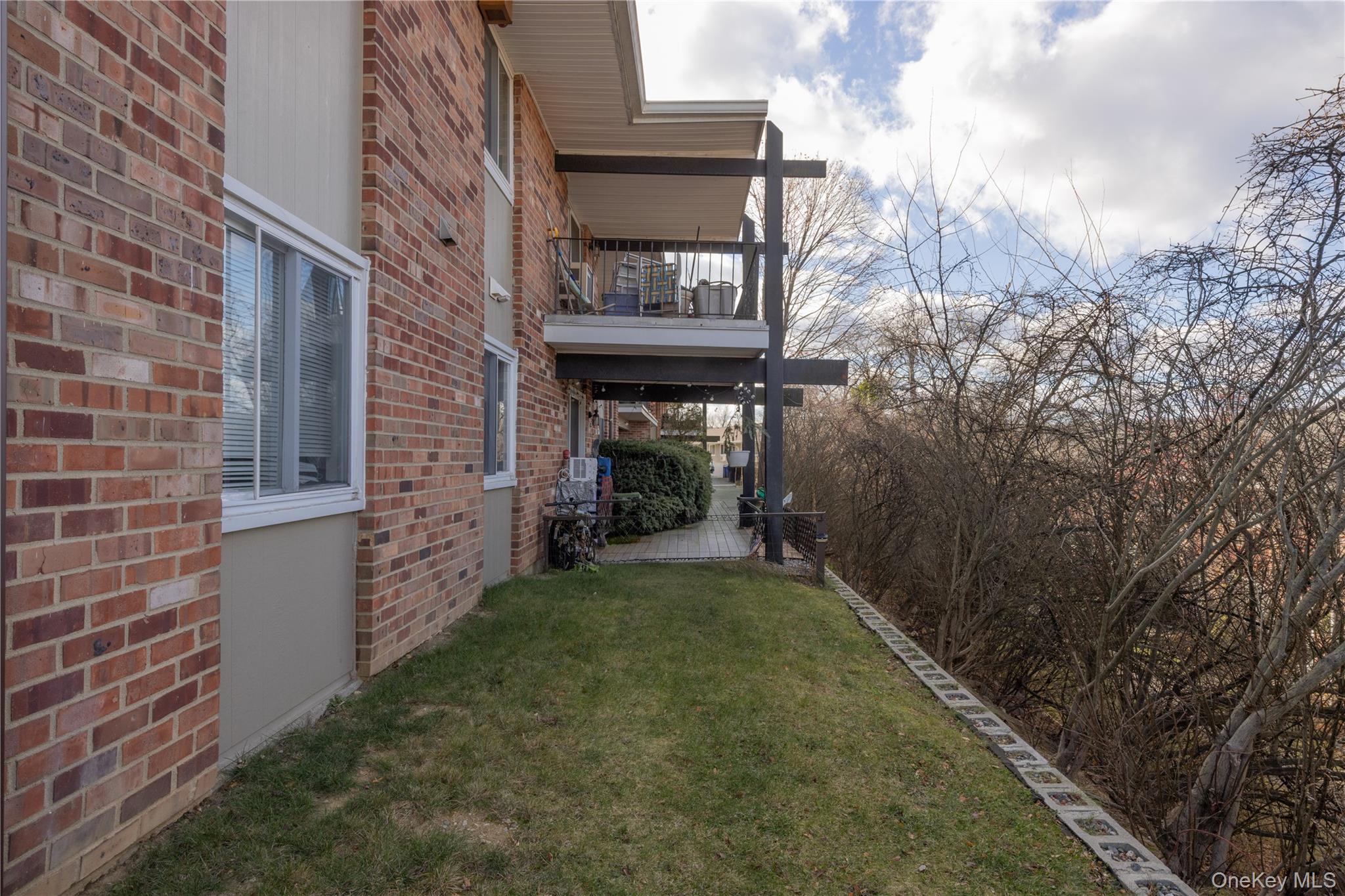 306 Old Country Road Unit: 306