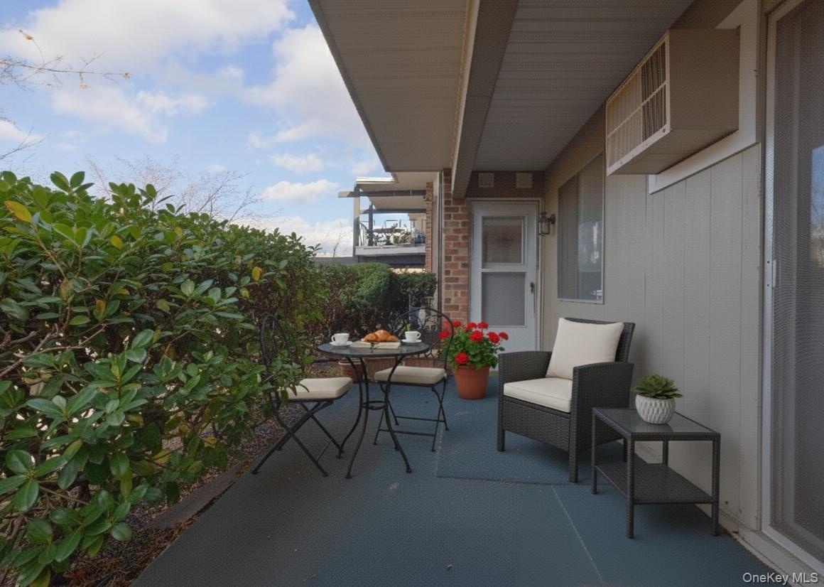 306 Old Country Road Unit: 306