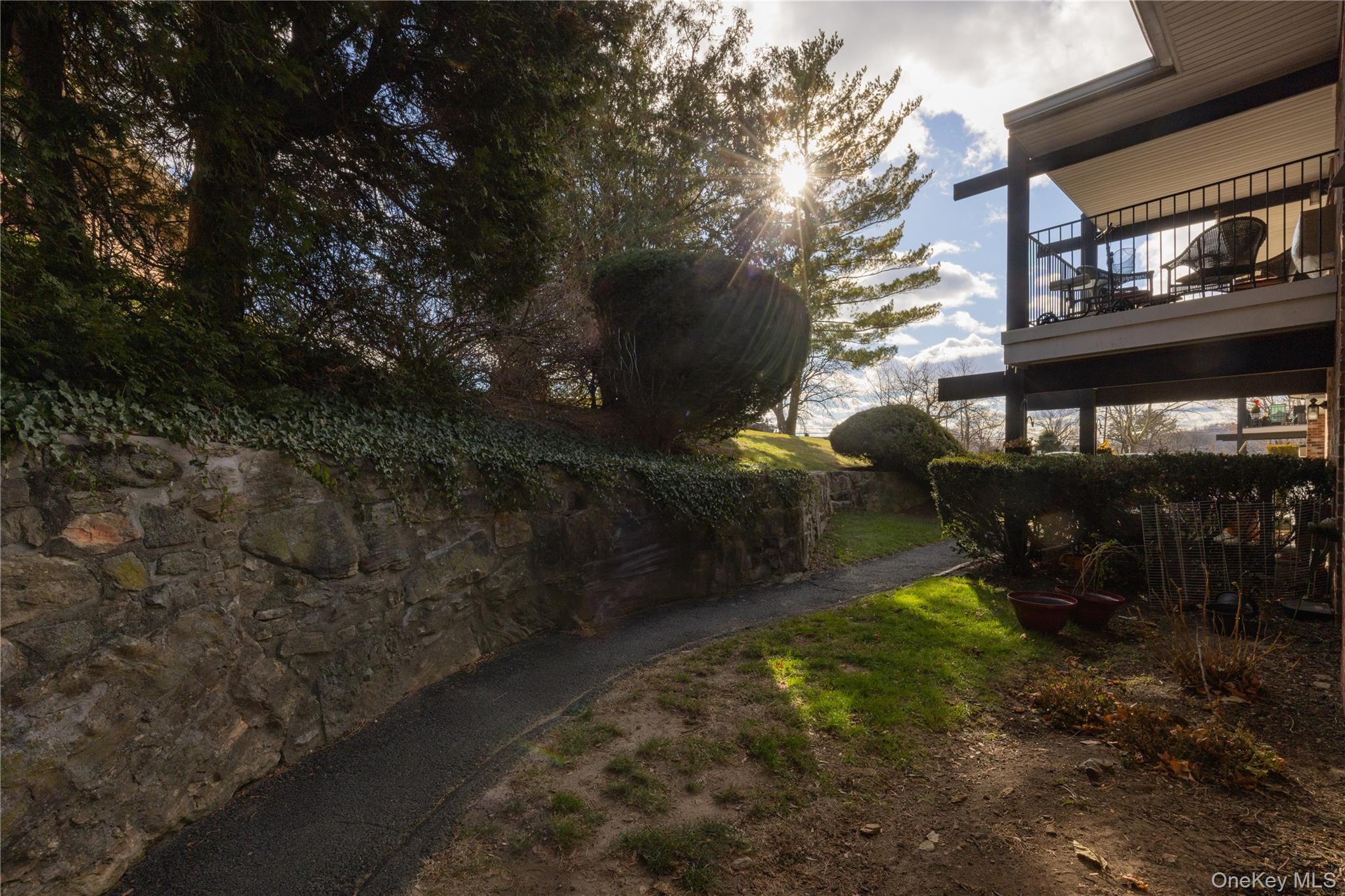 306 Old Country Road Unit: 306