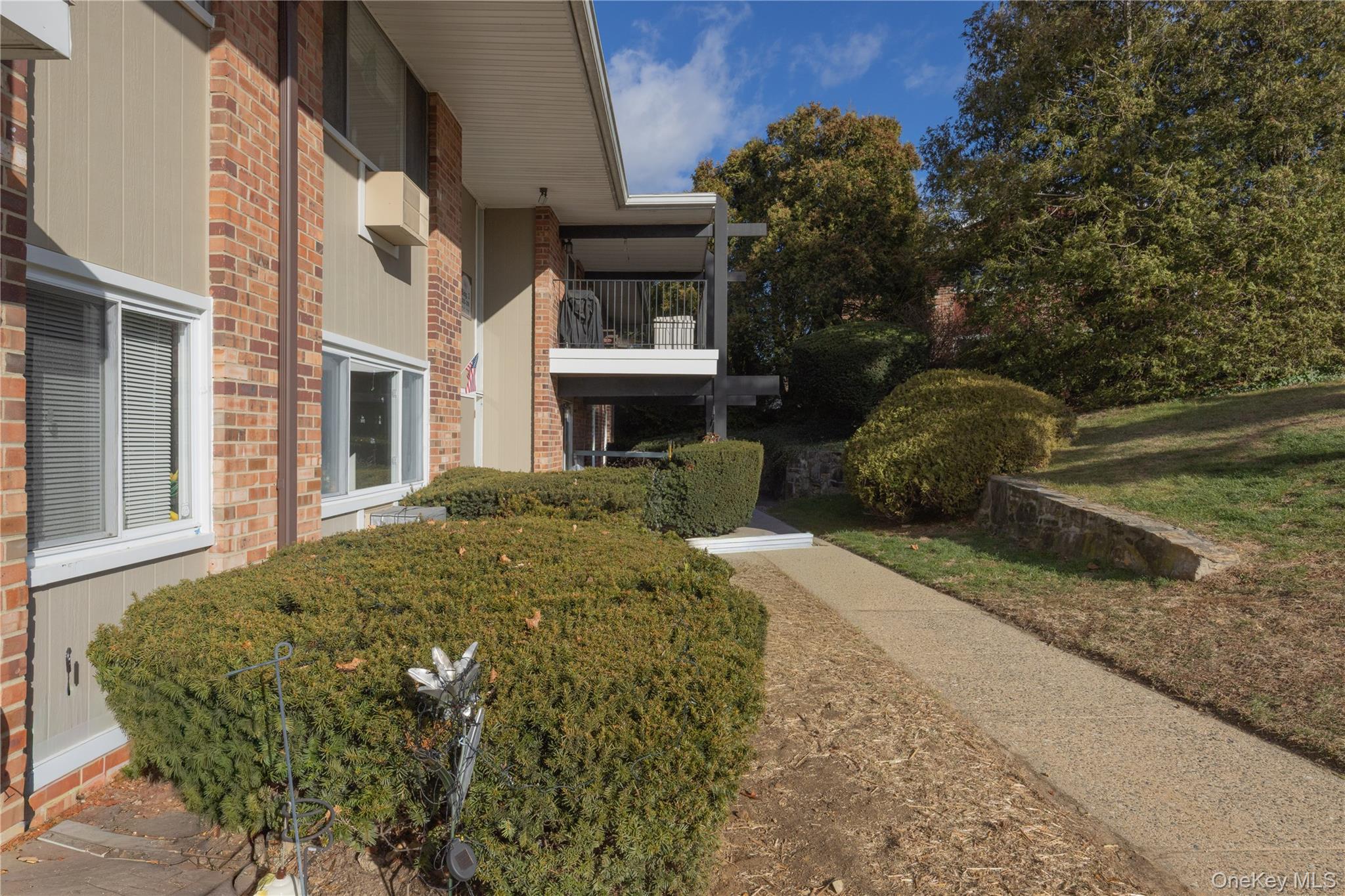 306 Old Country Road Unit: 306