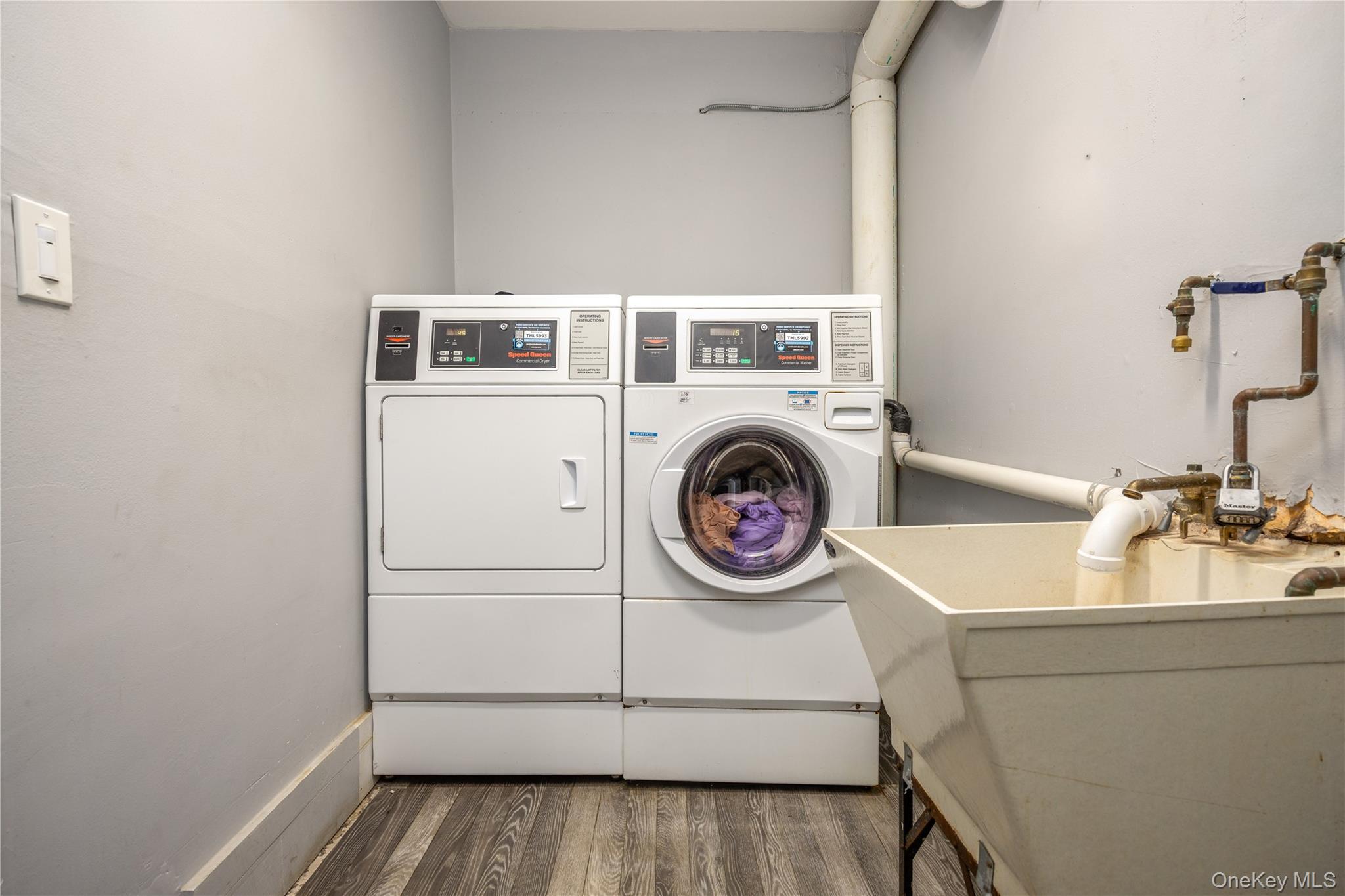 306 Old Country Road Unit: 306