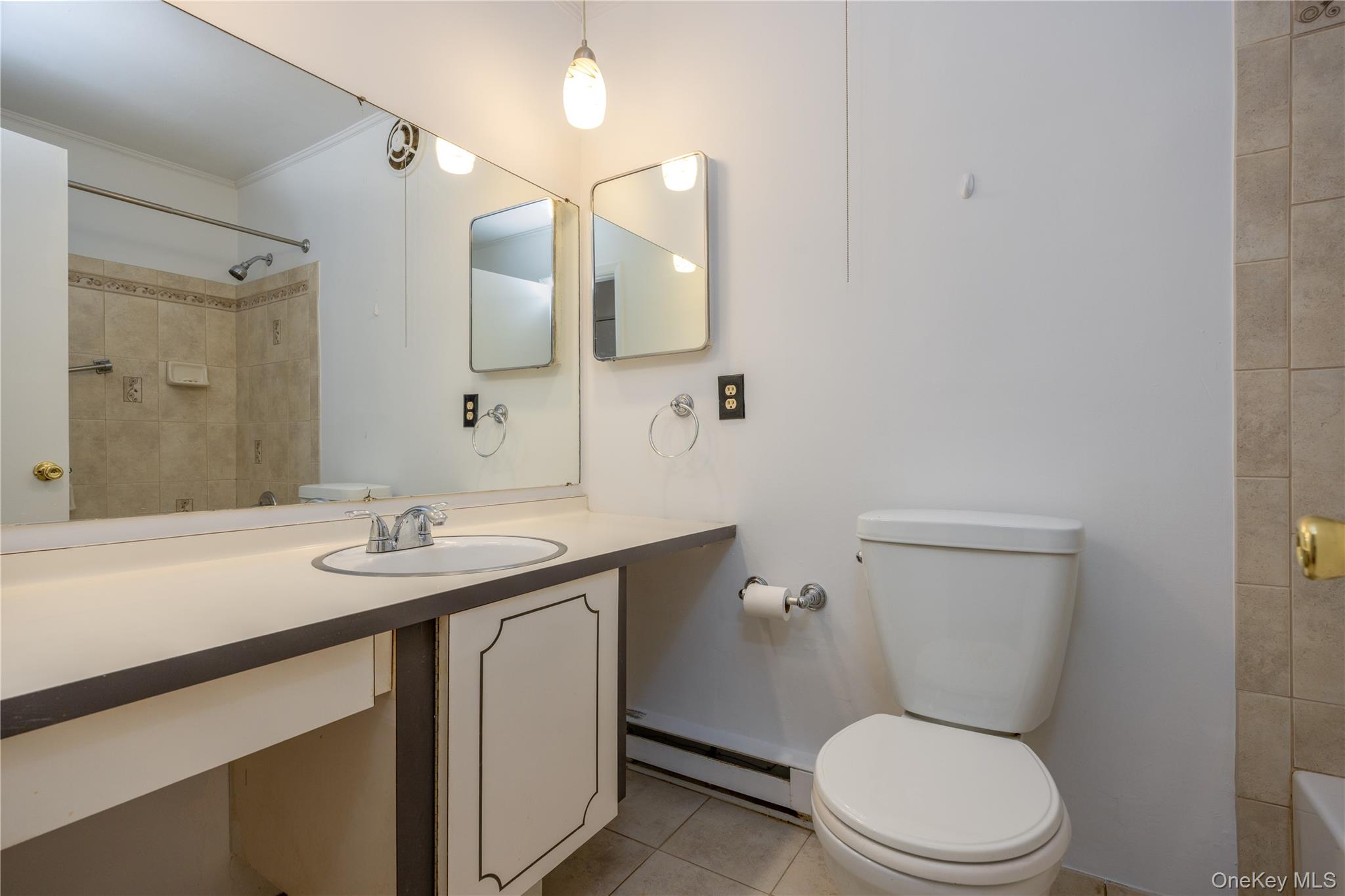 306 Old Country Road Unit: 306