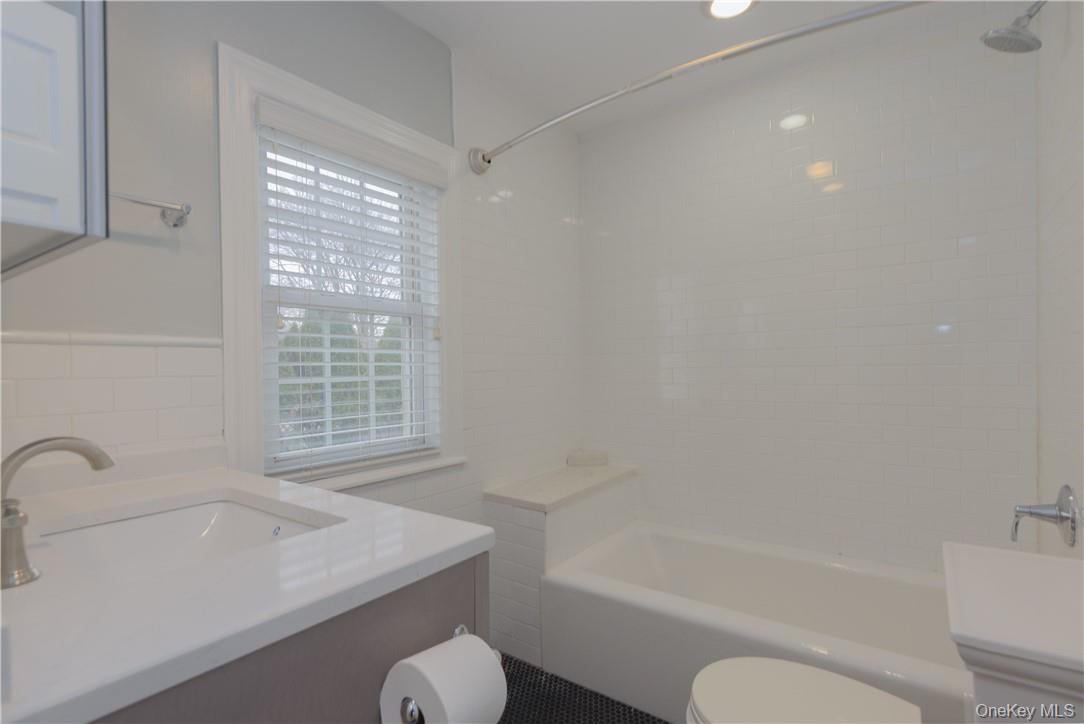 11 Oak Avenue Unit: 1