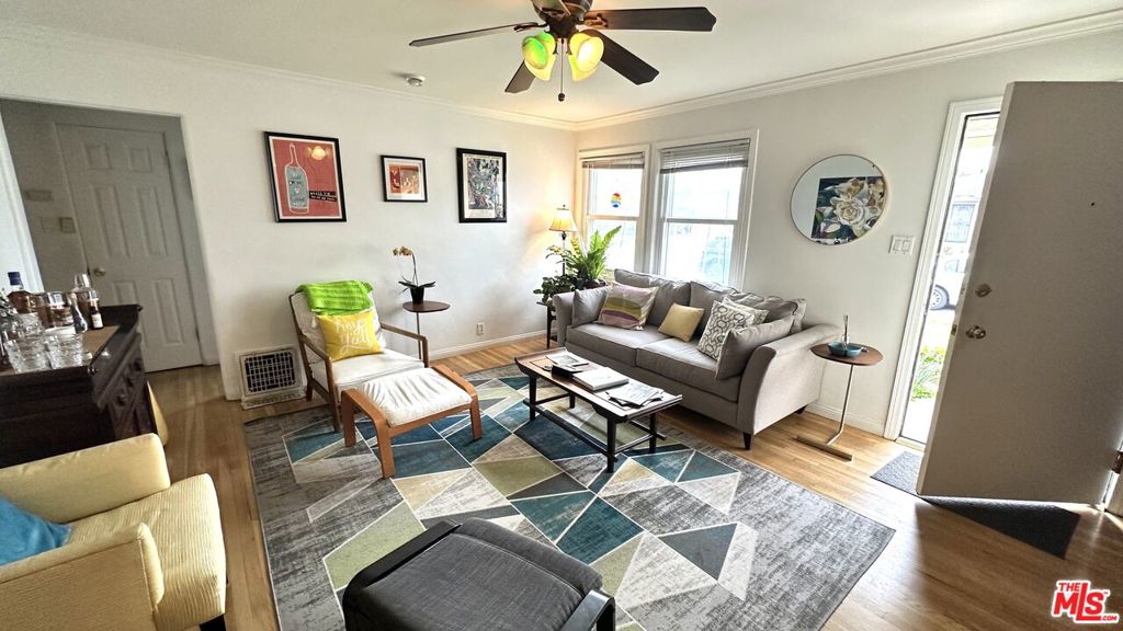 8818 De Haviland Avenue