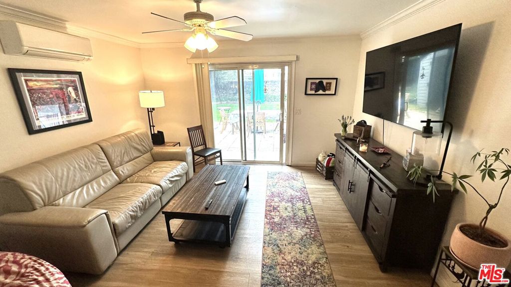 8818 De Haviland Avenue