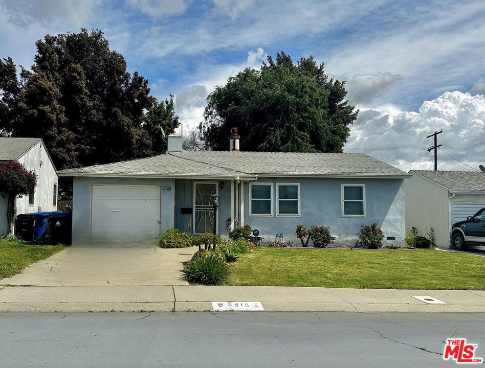 8818 De Haviland Avenue