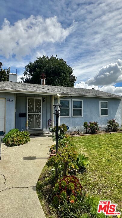 8818 De Haviland Avenue