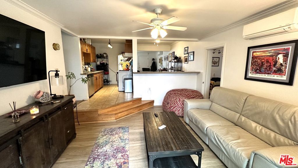 8818 De Haviland Avenue