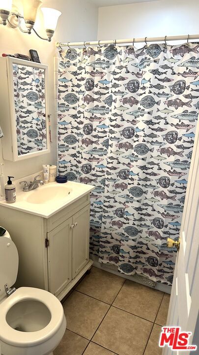 8818 De Haviland Avenue