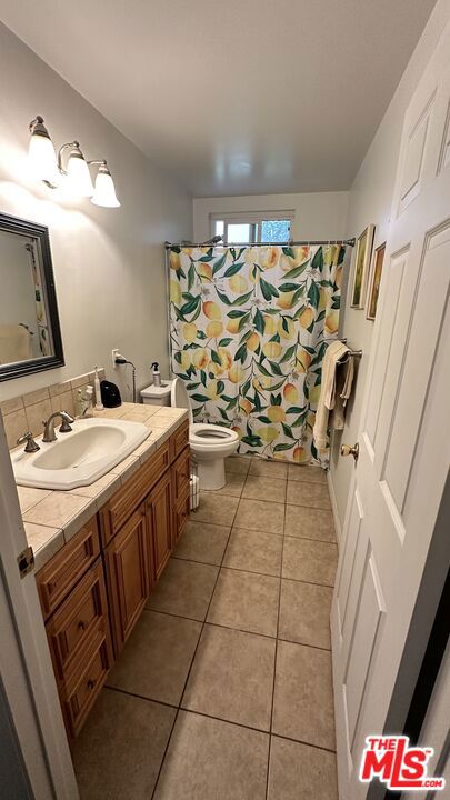 8818 De Haviland Avenue