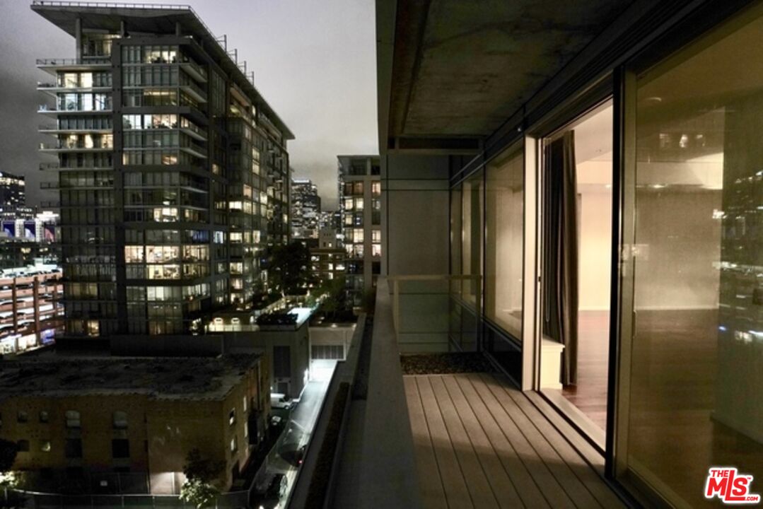 1155 S Grand Ave Unit: 912