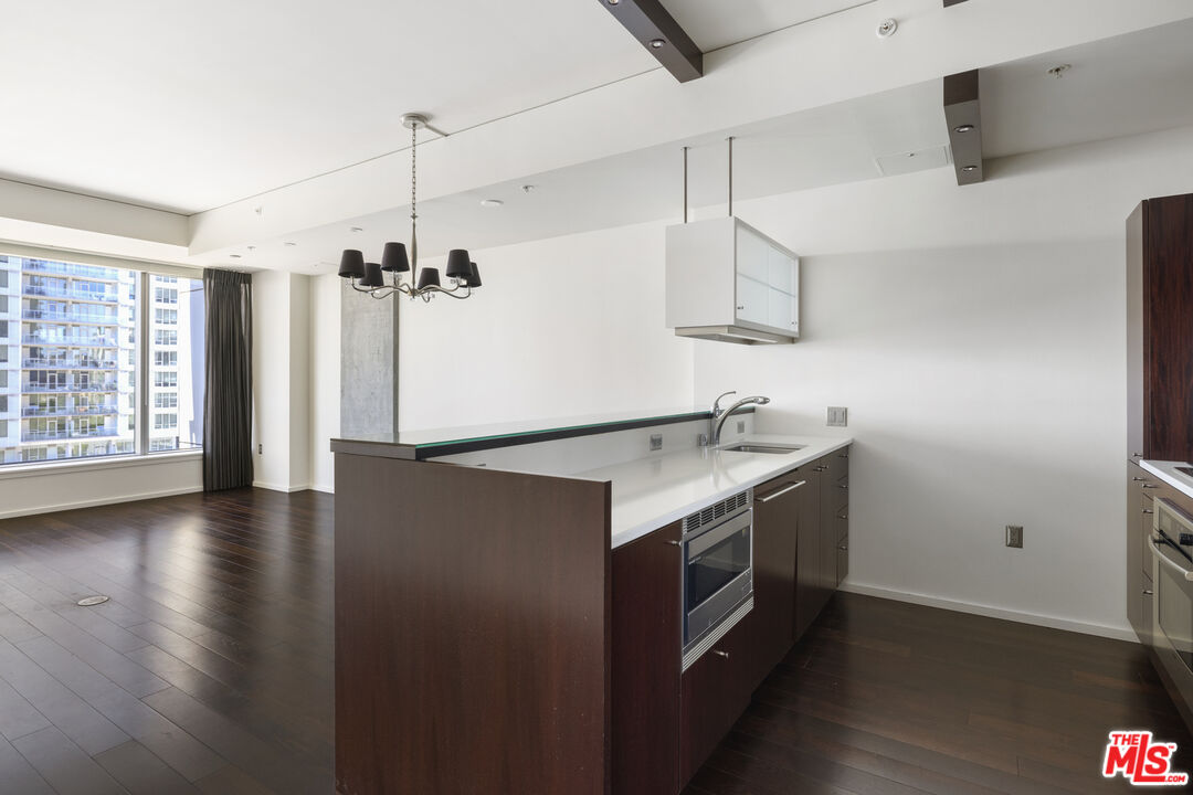 1155 S Grand Ave Unit: 912