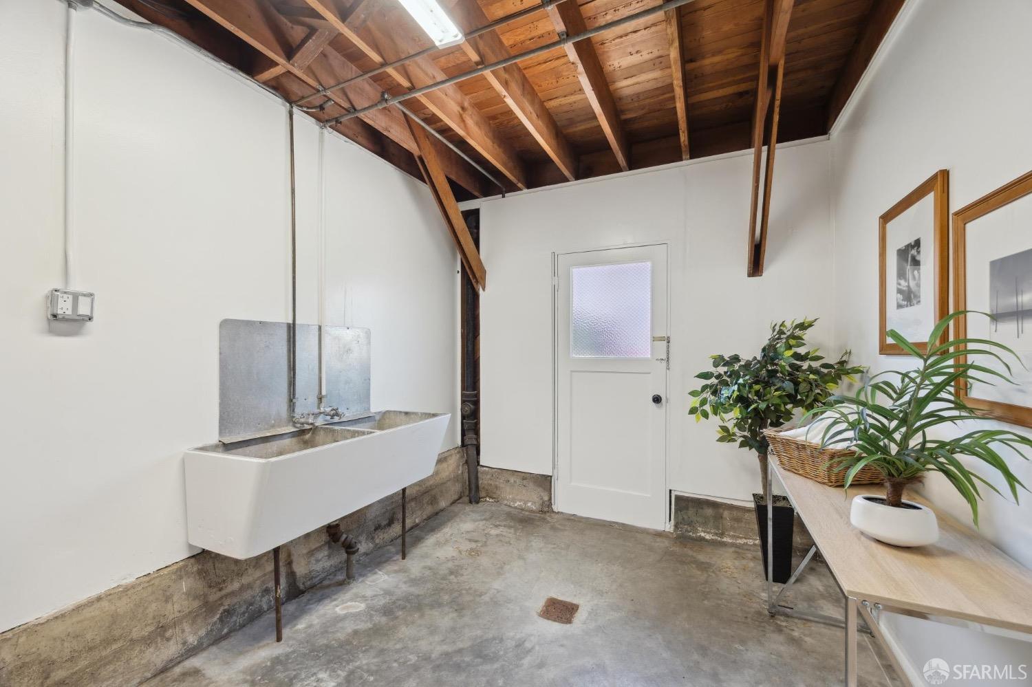 500 Ellington Avenue