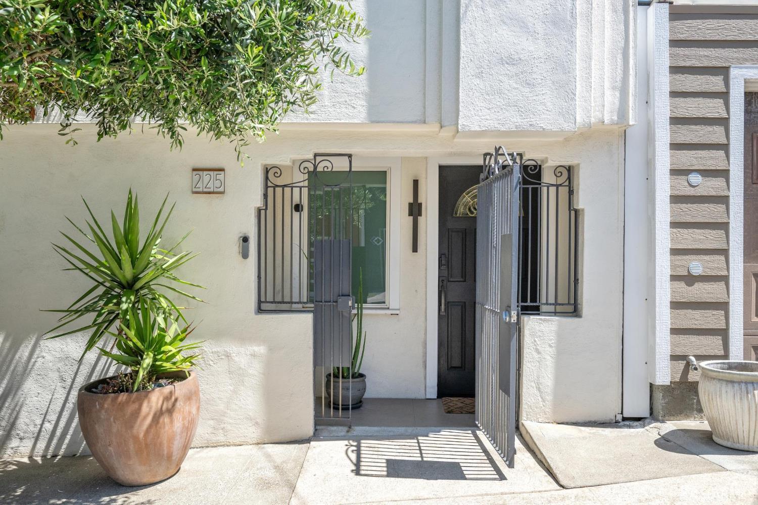 225 Congdon Street