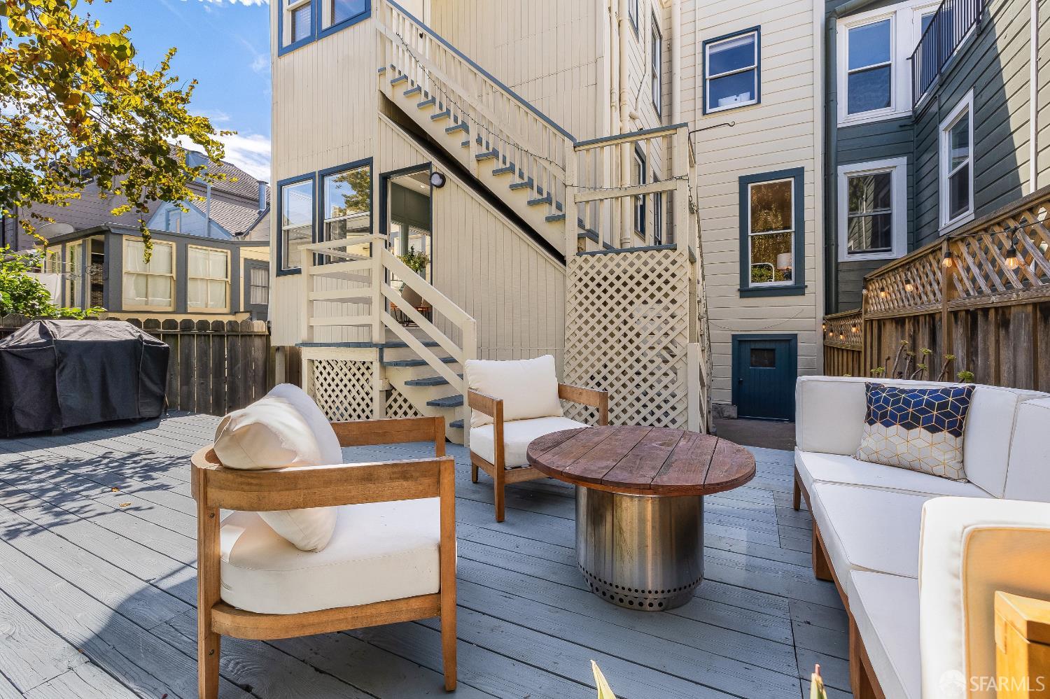 807 York Street