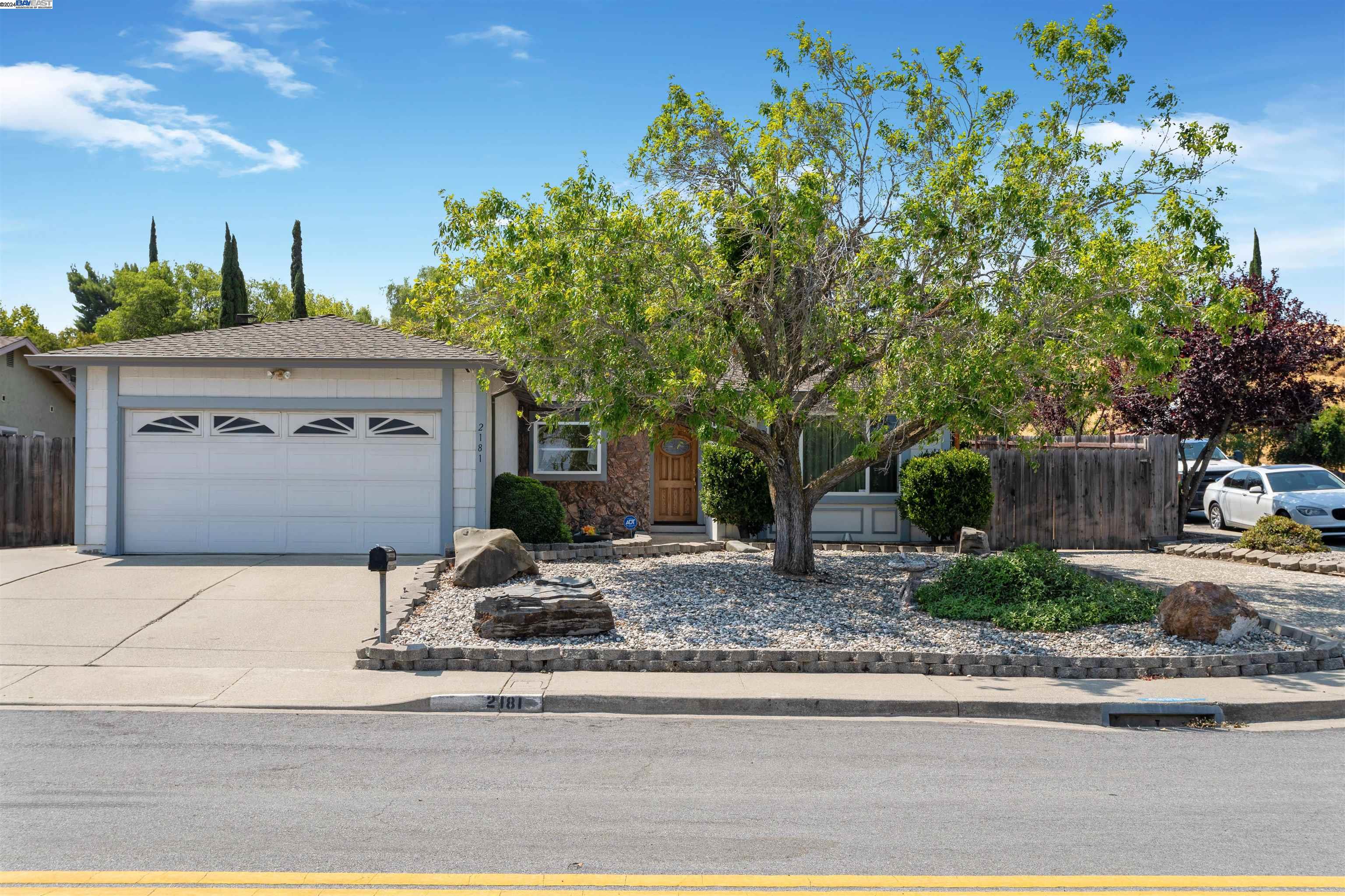2181 El Seco Way