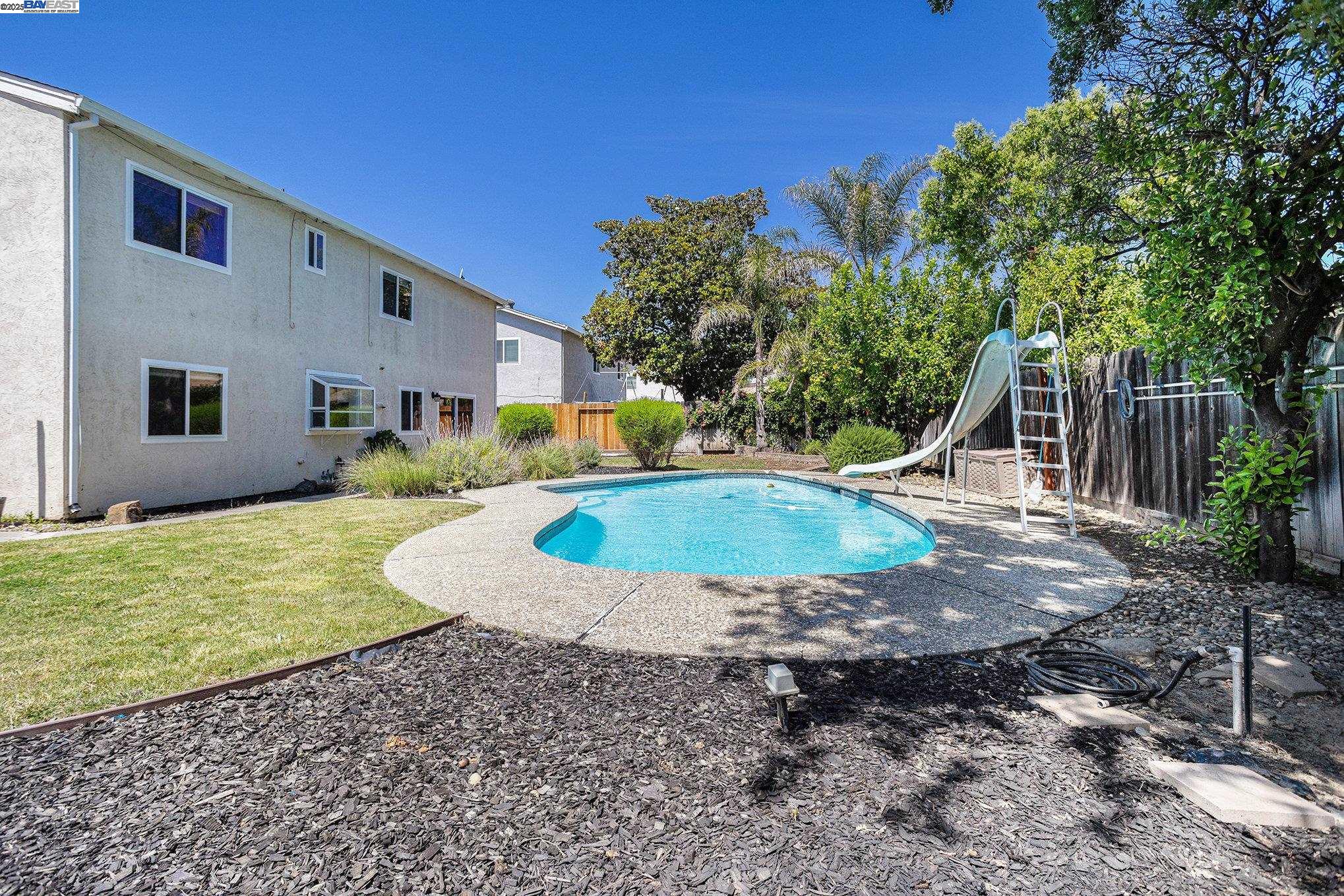 2696 Vista Grande