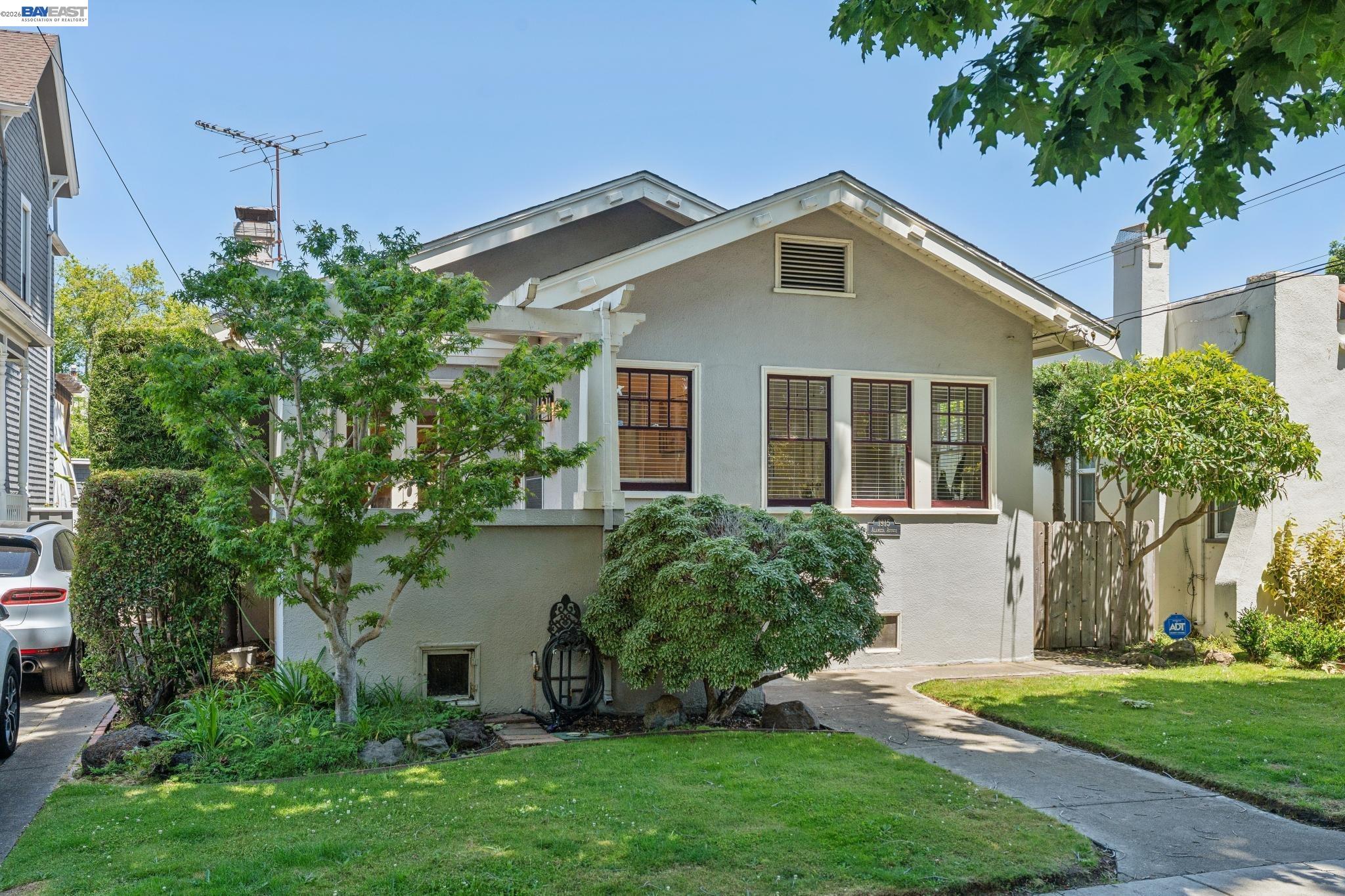 1915 Alameda Ave