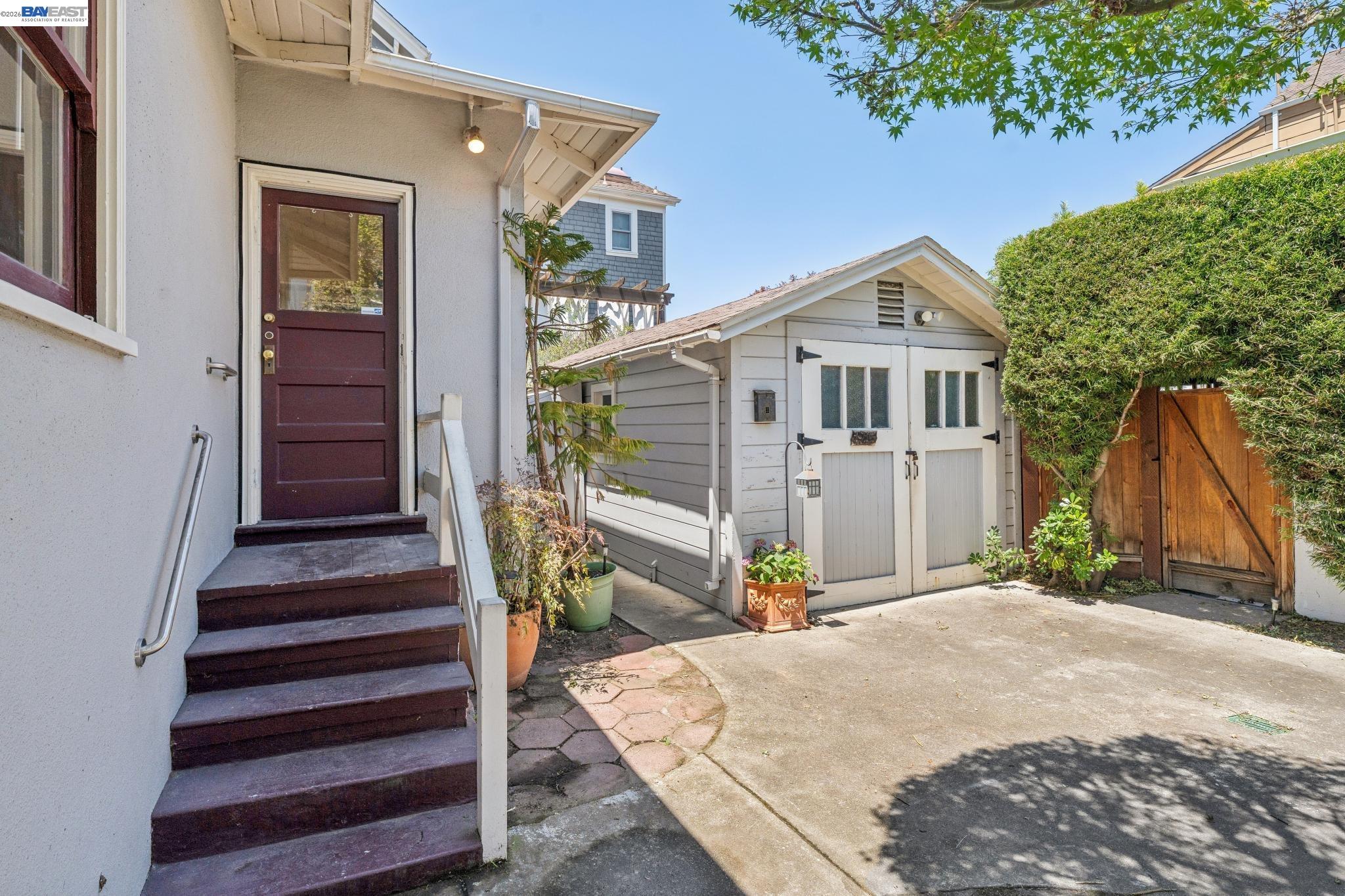 1915 Alameda Ave