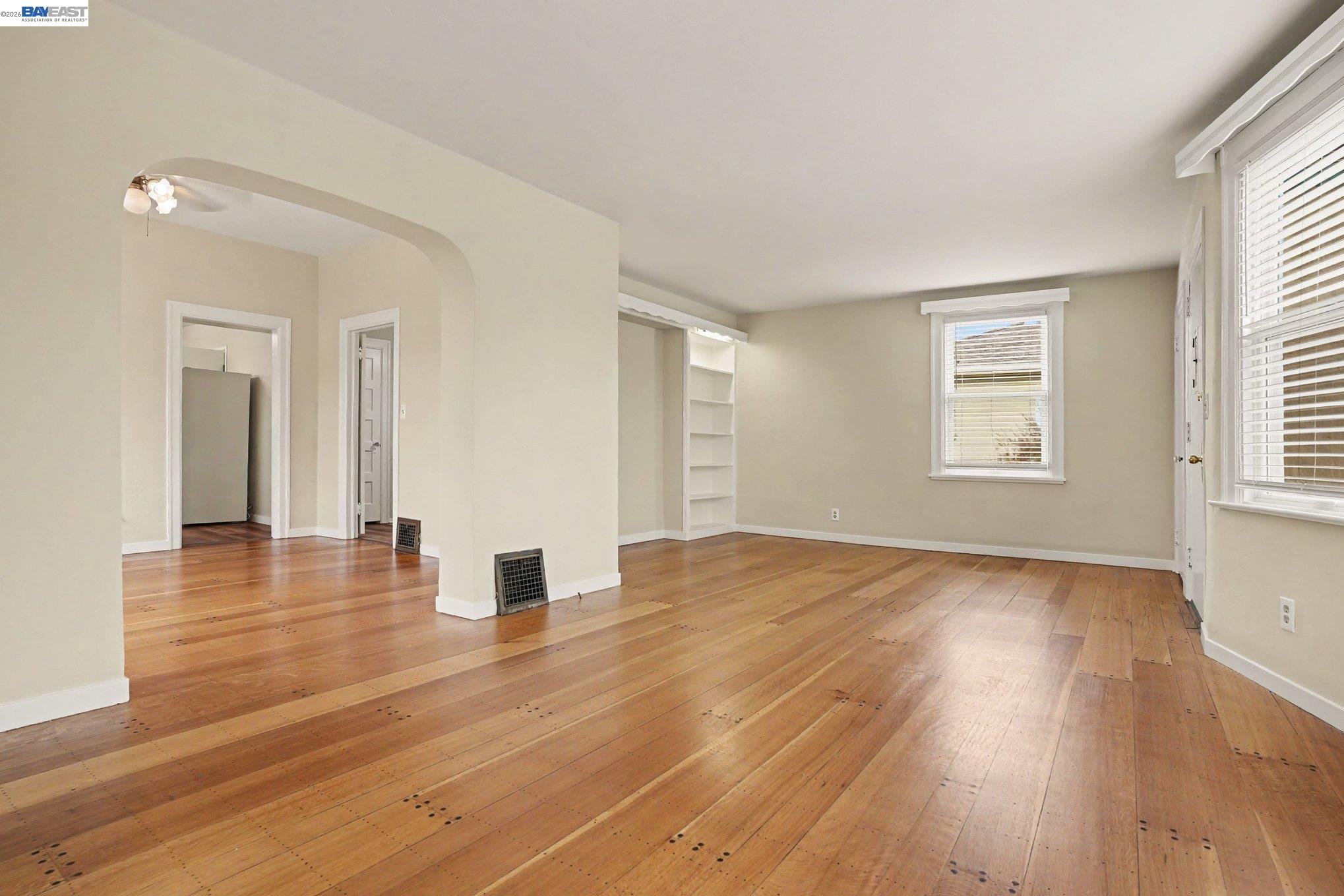 301 Lincoln Ave