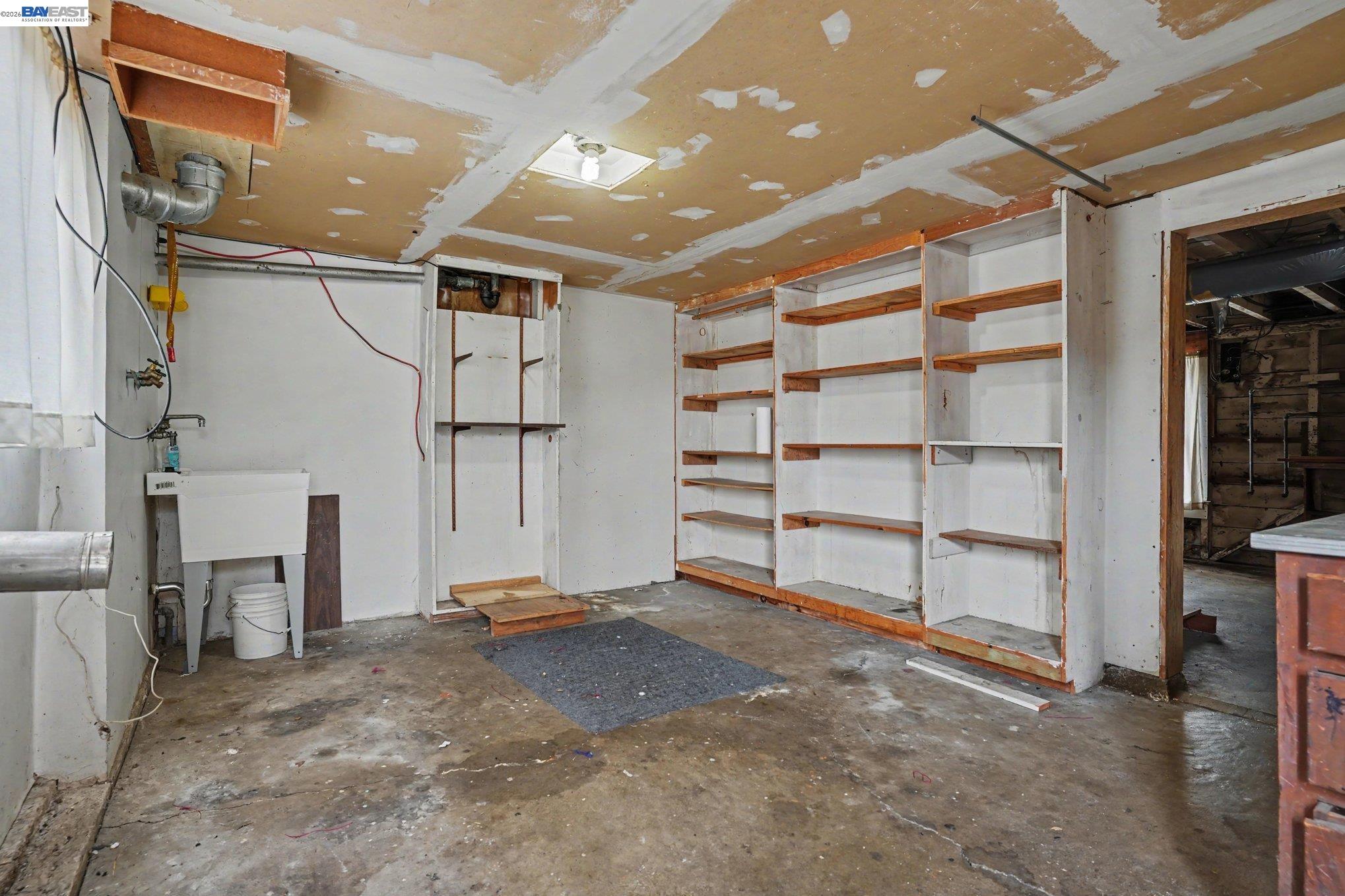 301 Lincoln Ave