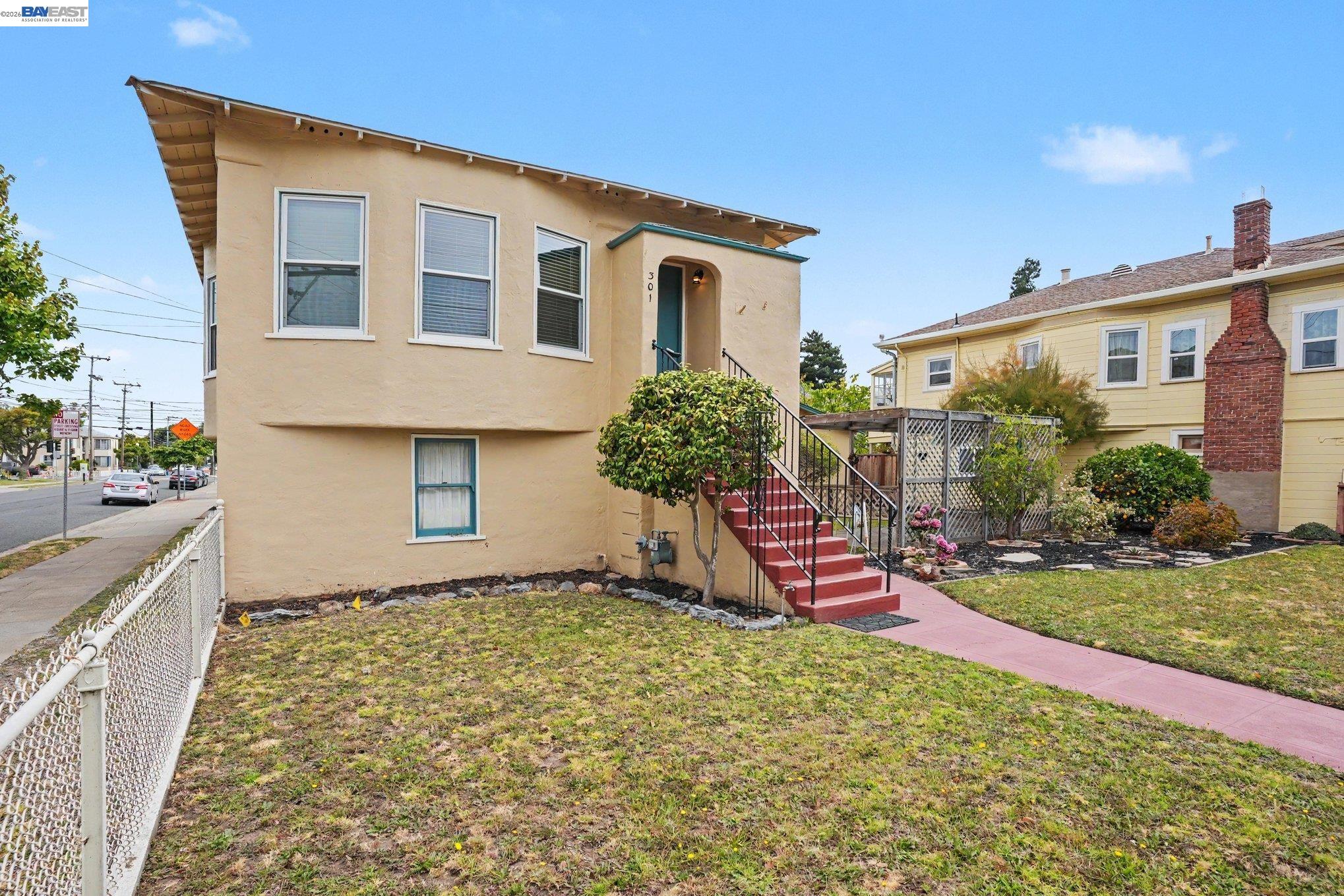 301 Lincoln Ave