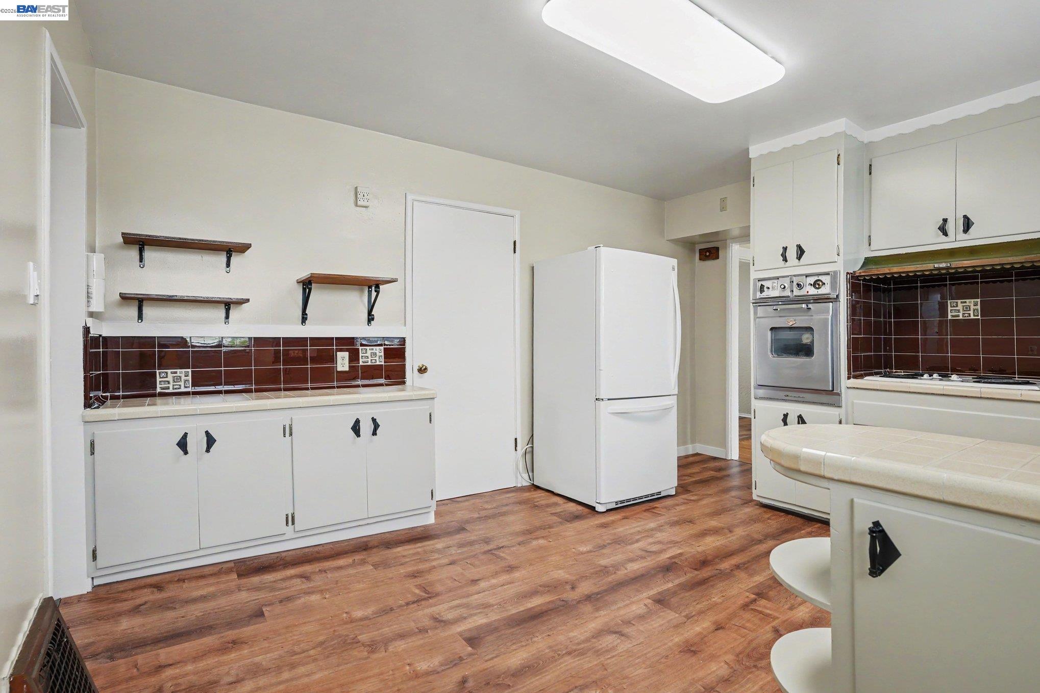 301 Lincoln Ave
