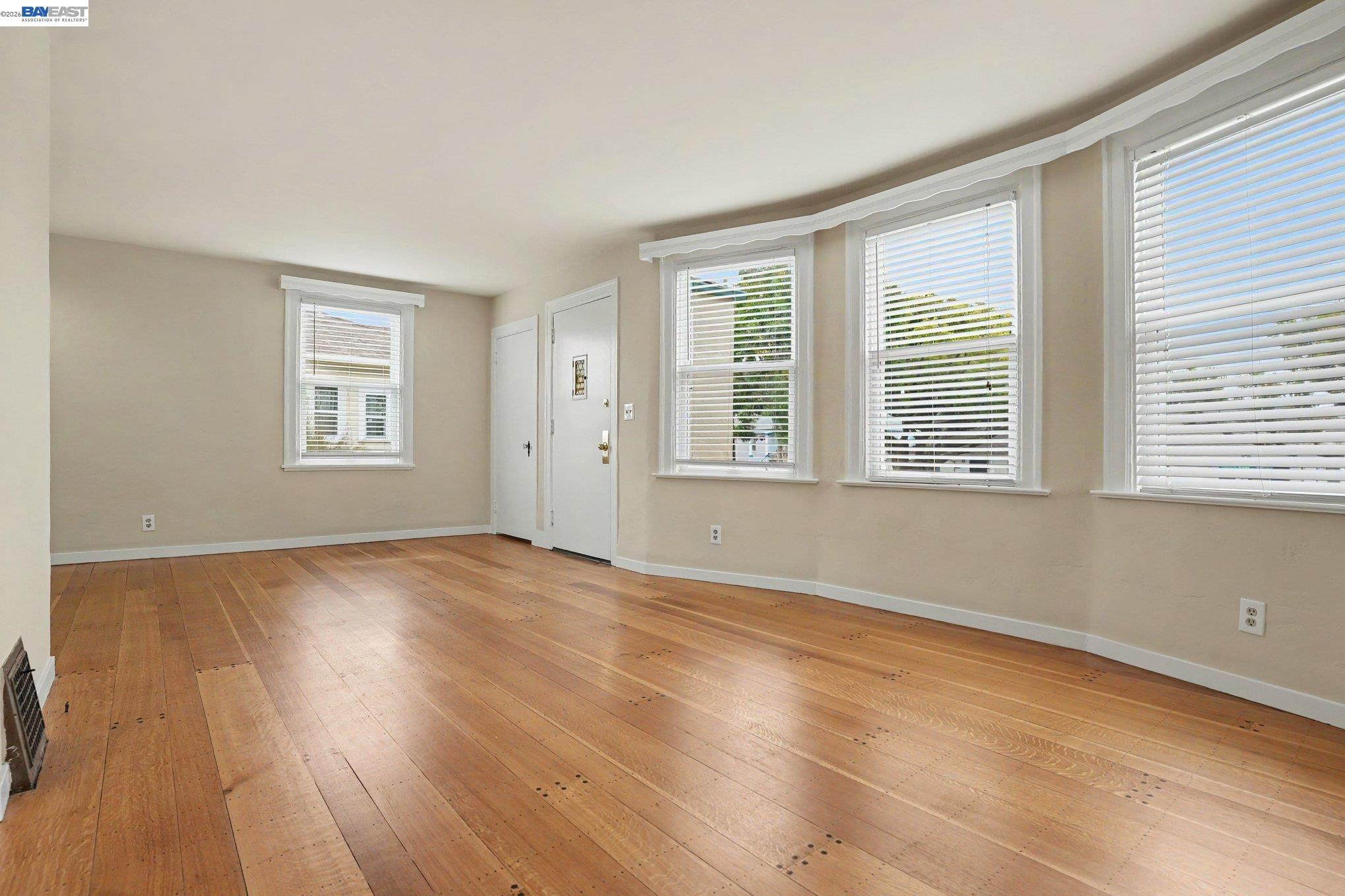 301 Lincoln Ave