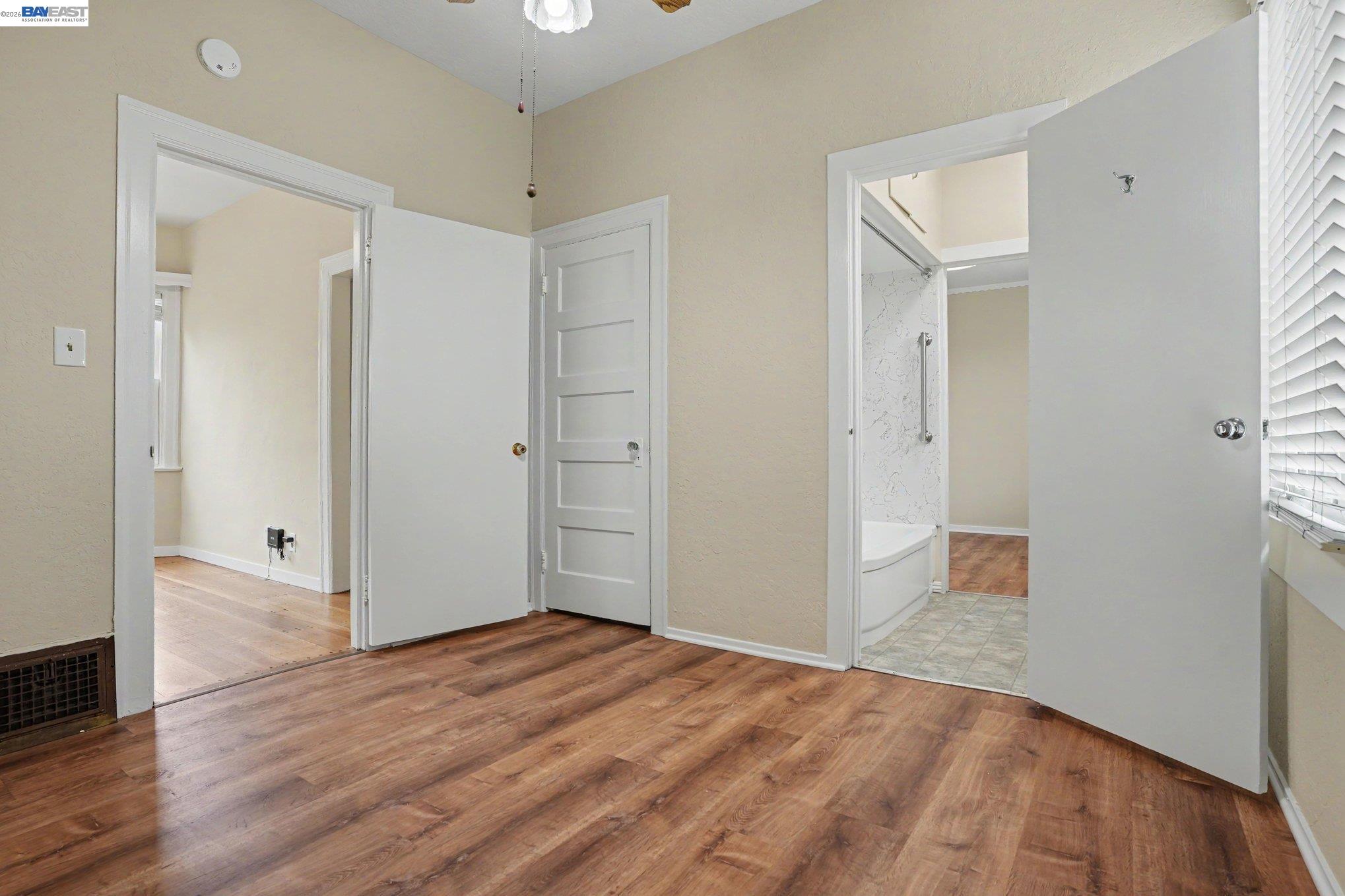 301 Lincoln Ave