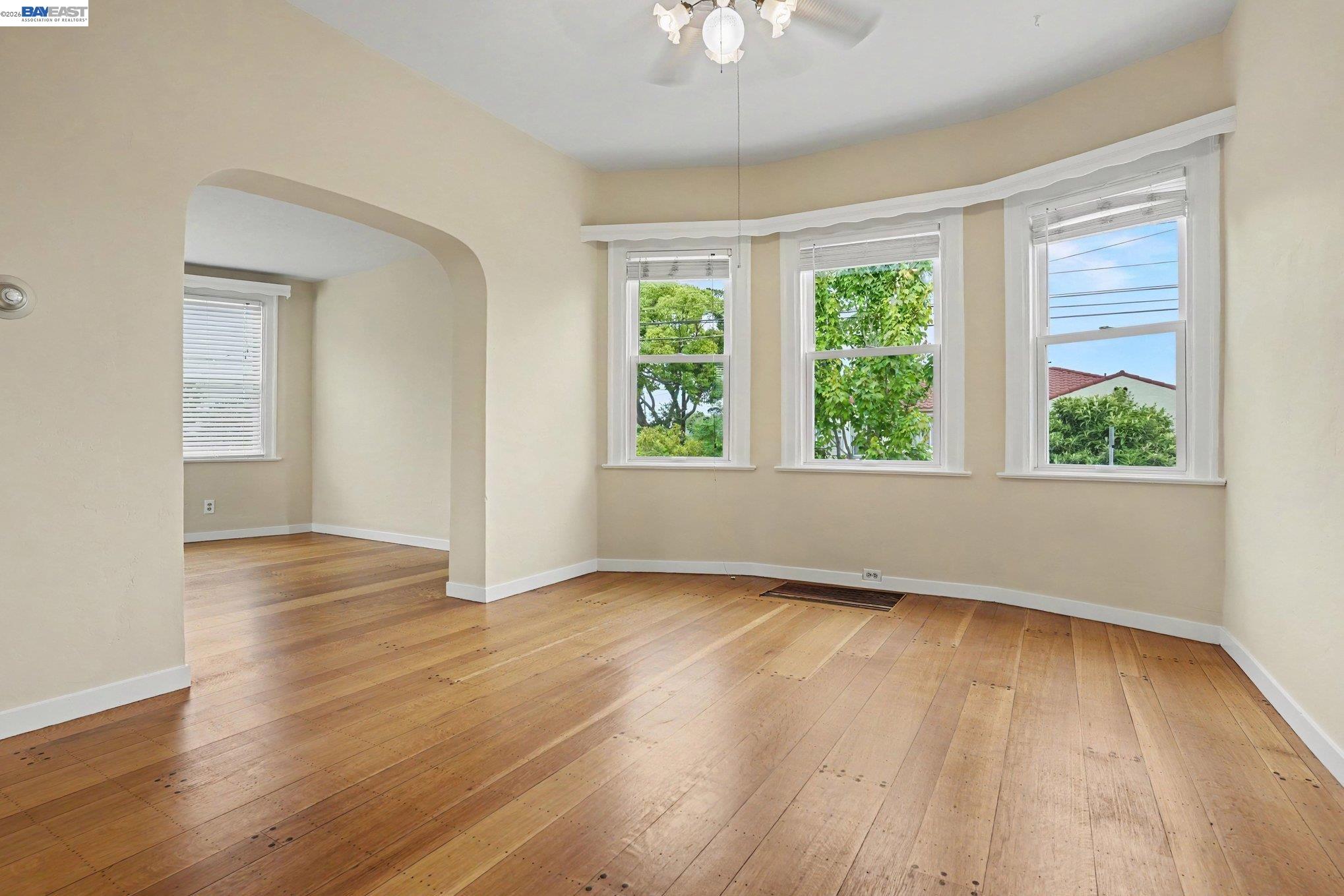 301 Lincoln Ave