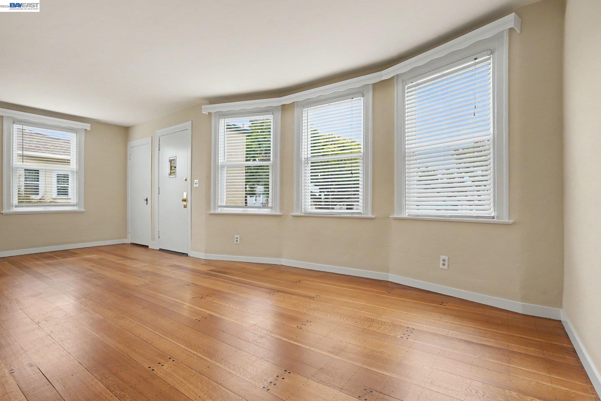 301 Lincoln Ave