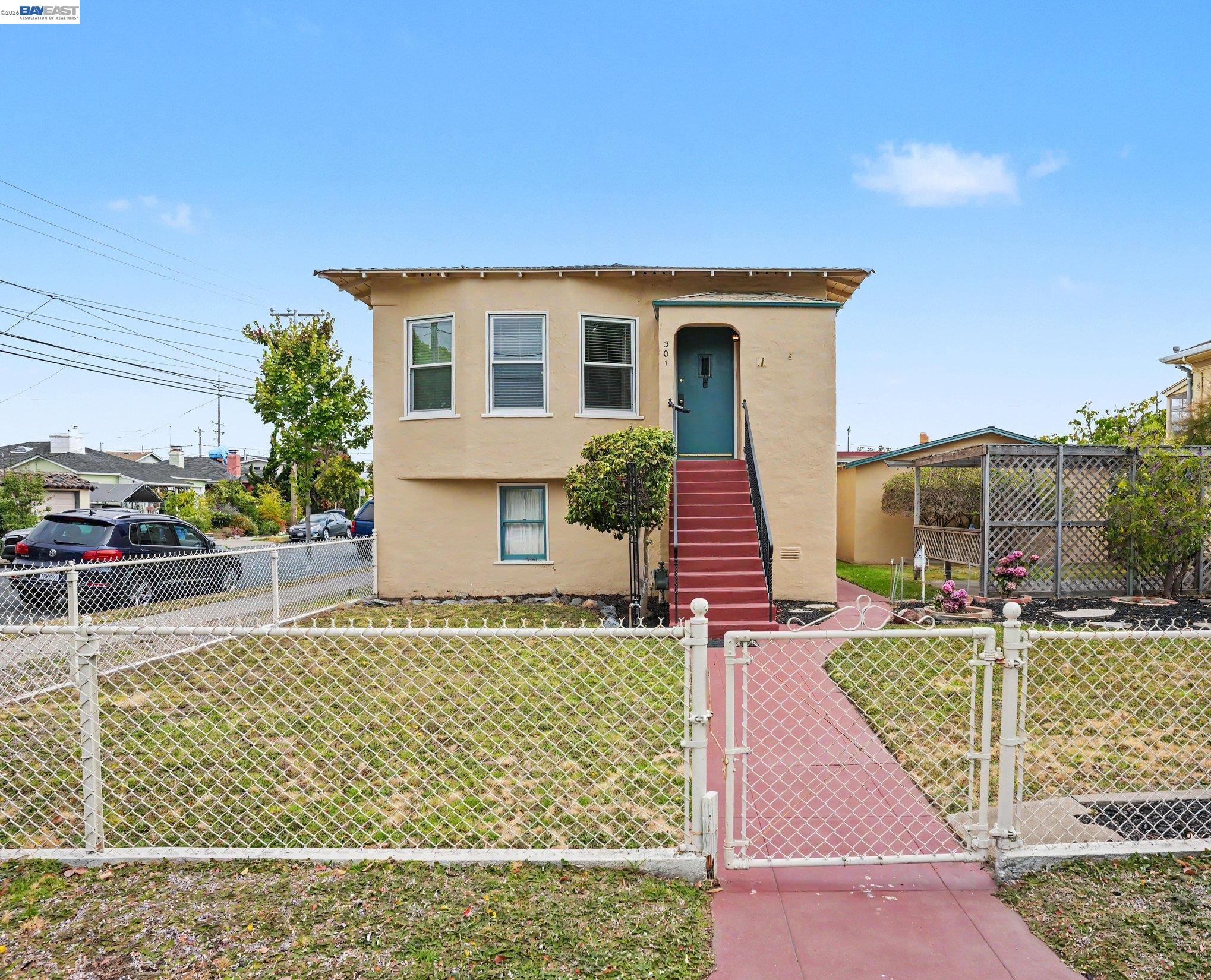 301 Lincoln Ave