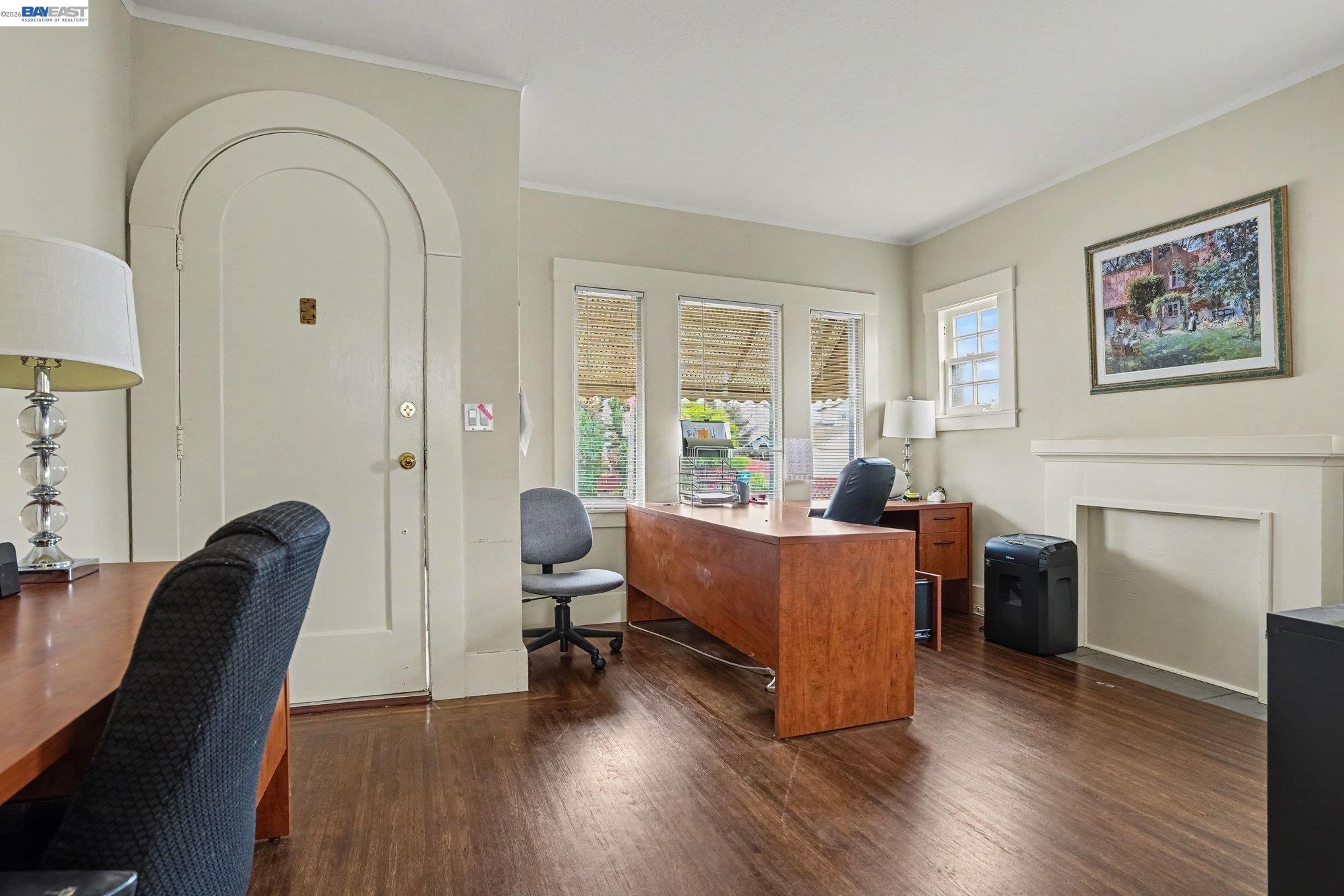 301 Lincoln Ave