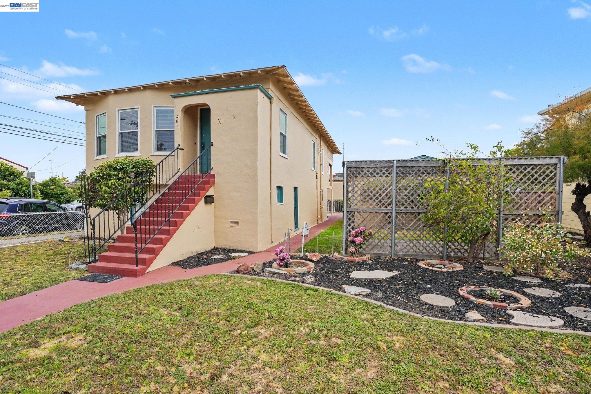 301 Lincoln Ave