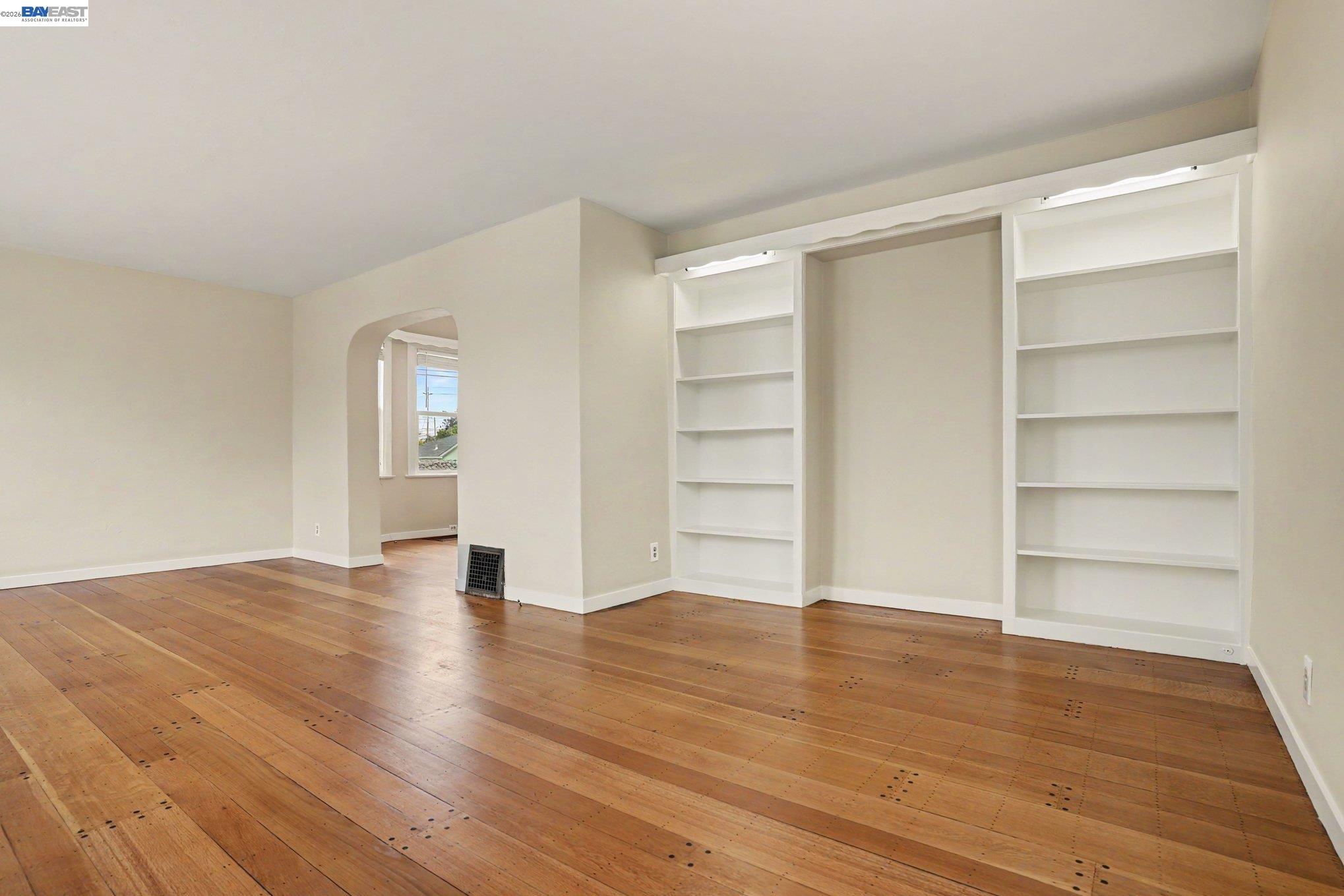301 Lincoln Ave