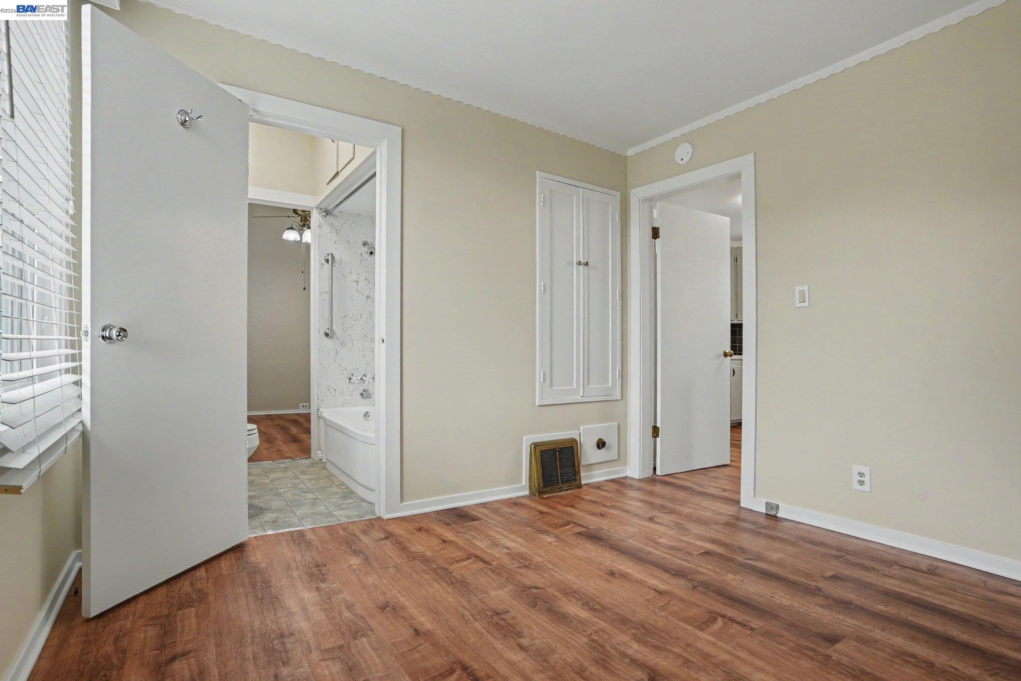 301 Lincoln Ave