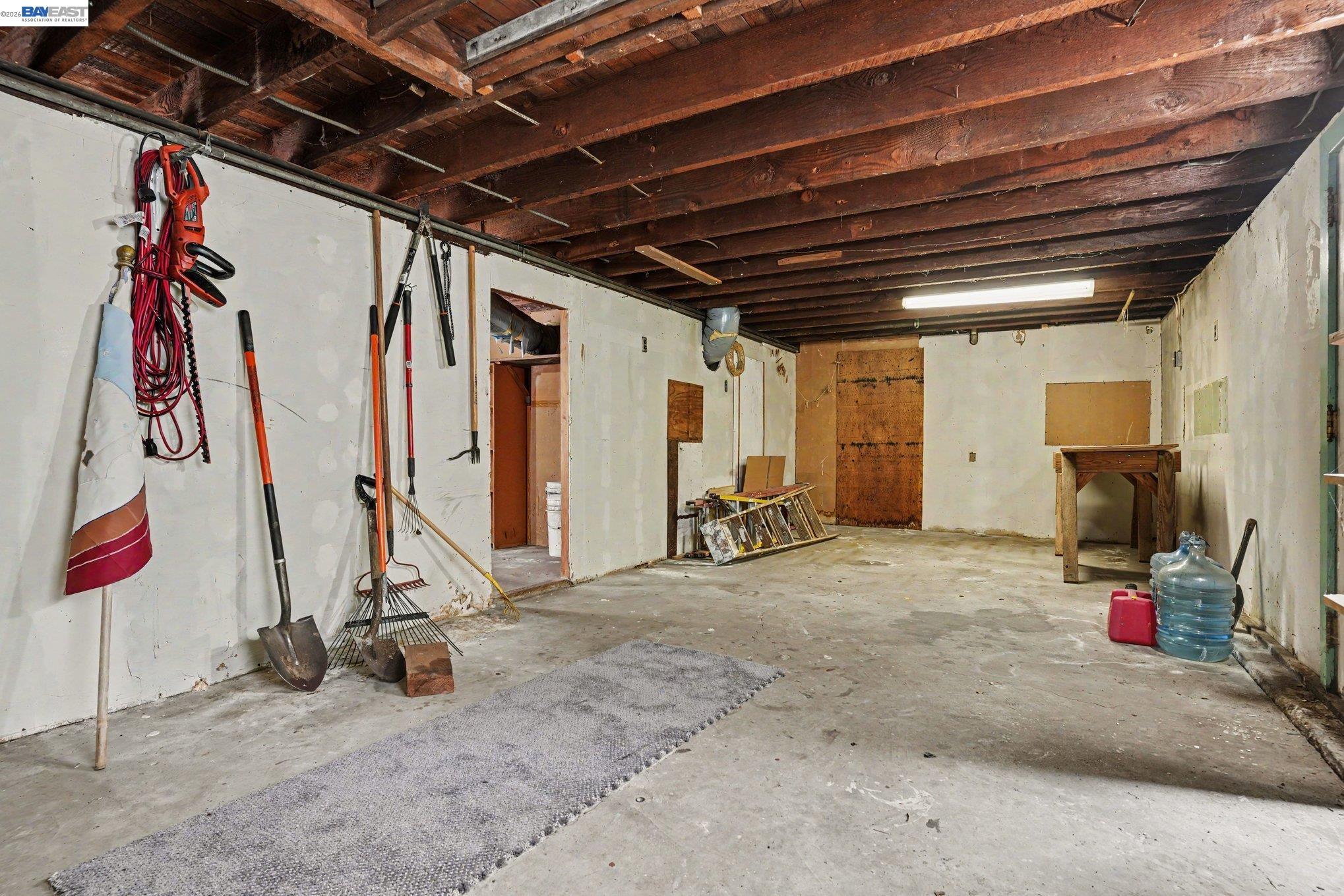 301 Lincoln Ave