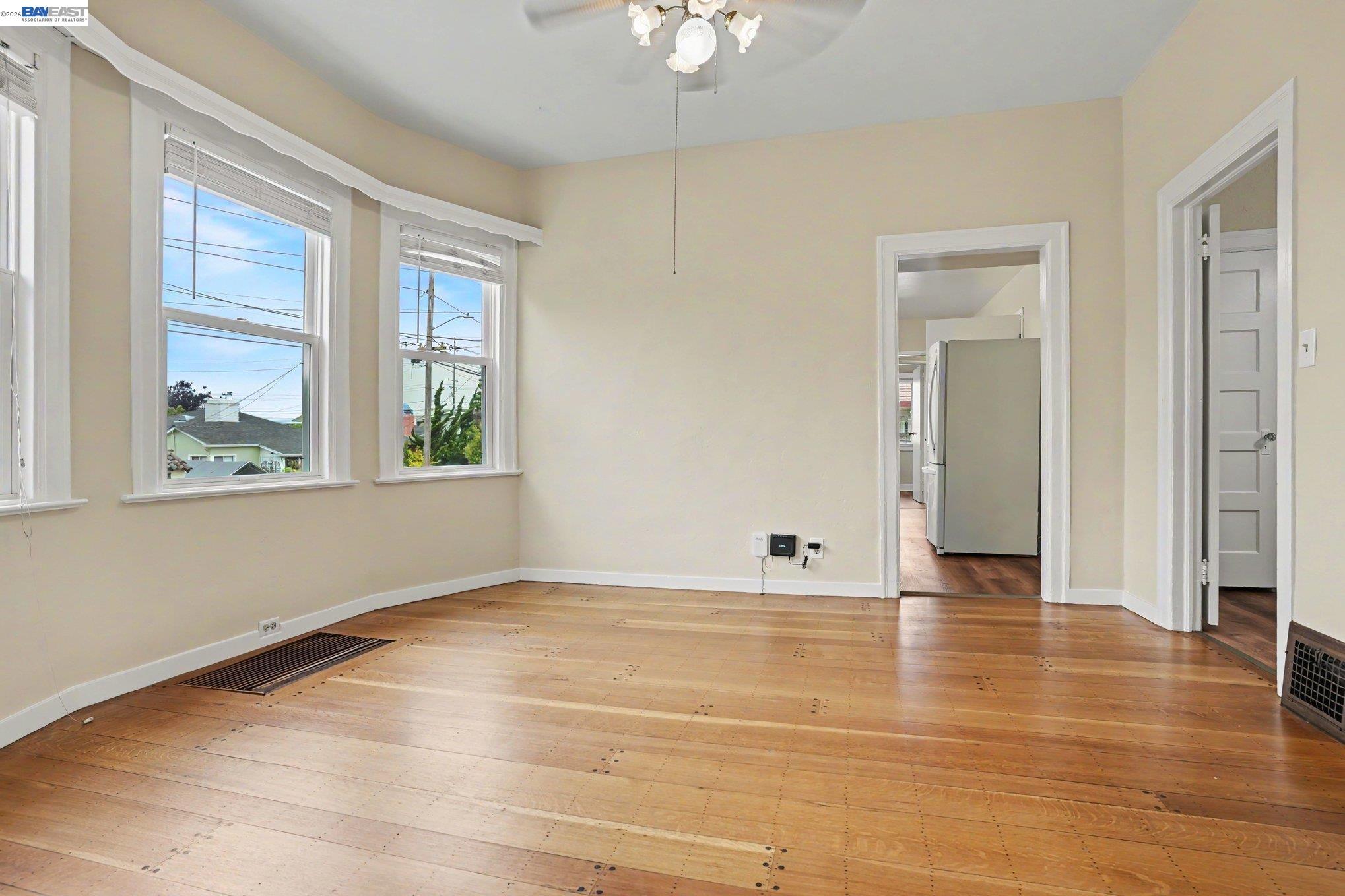 301 Lincoln Ave
