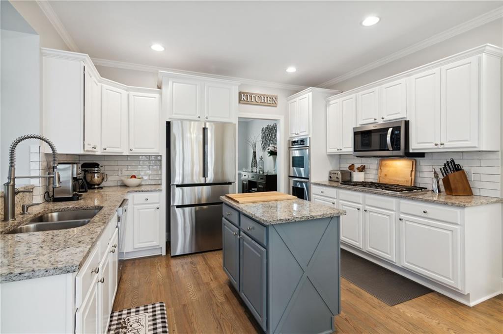 1006 Creek Side Drive