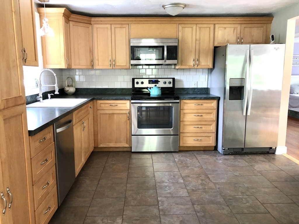 8 Eel River Cir