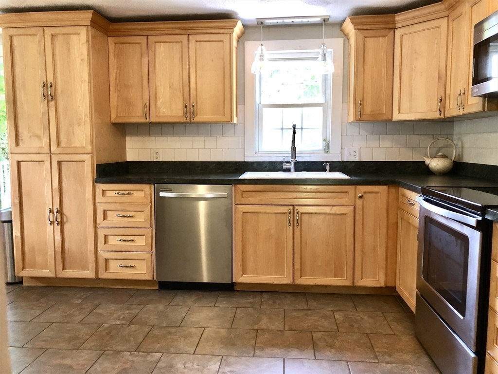 8 Eel River Cir