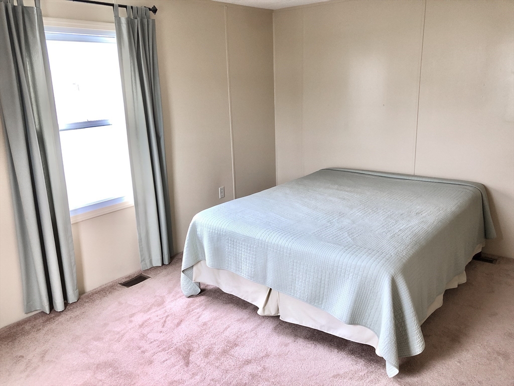 3 Narragansett Dr