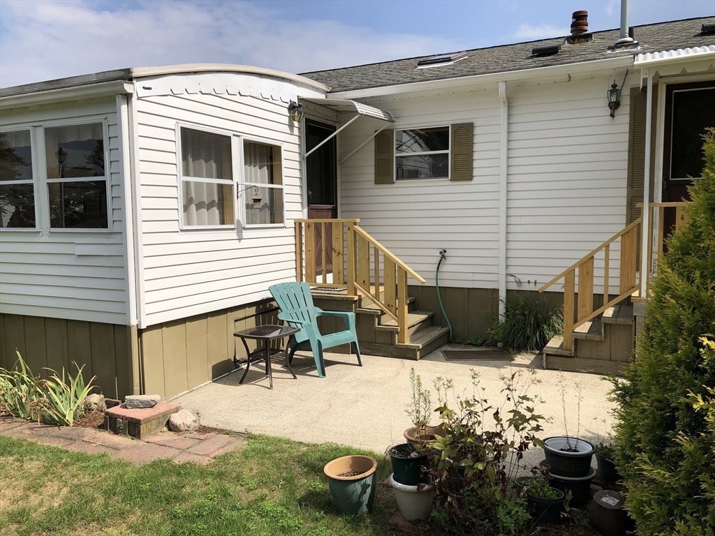 3 Narragansett Dr
